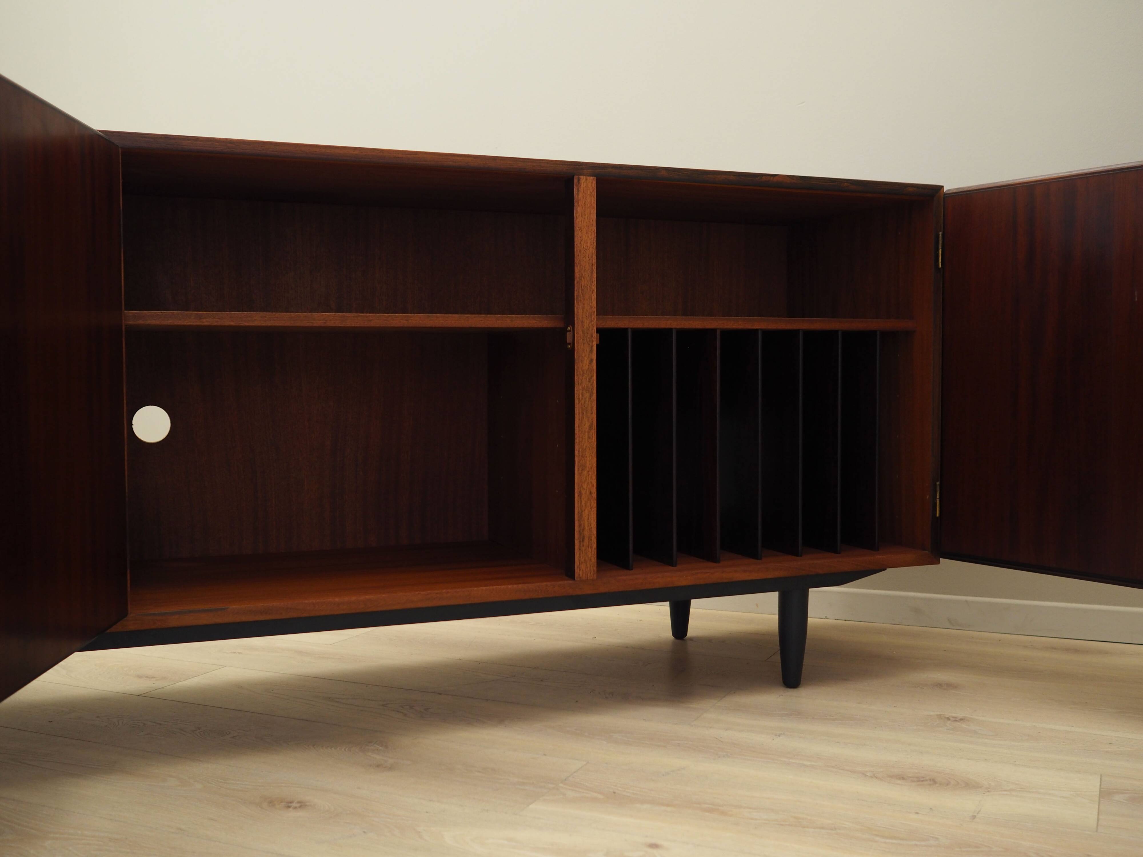 Buffet en palissandre, design danois, années 1970, fabricant : Omann Jun