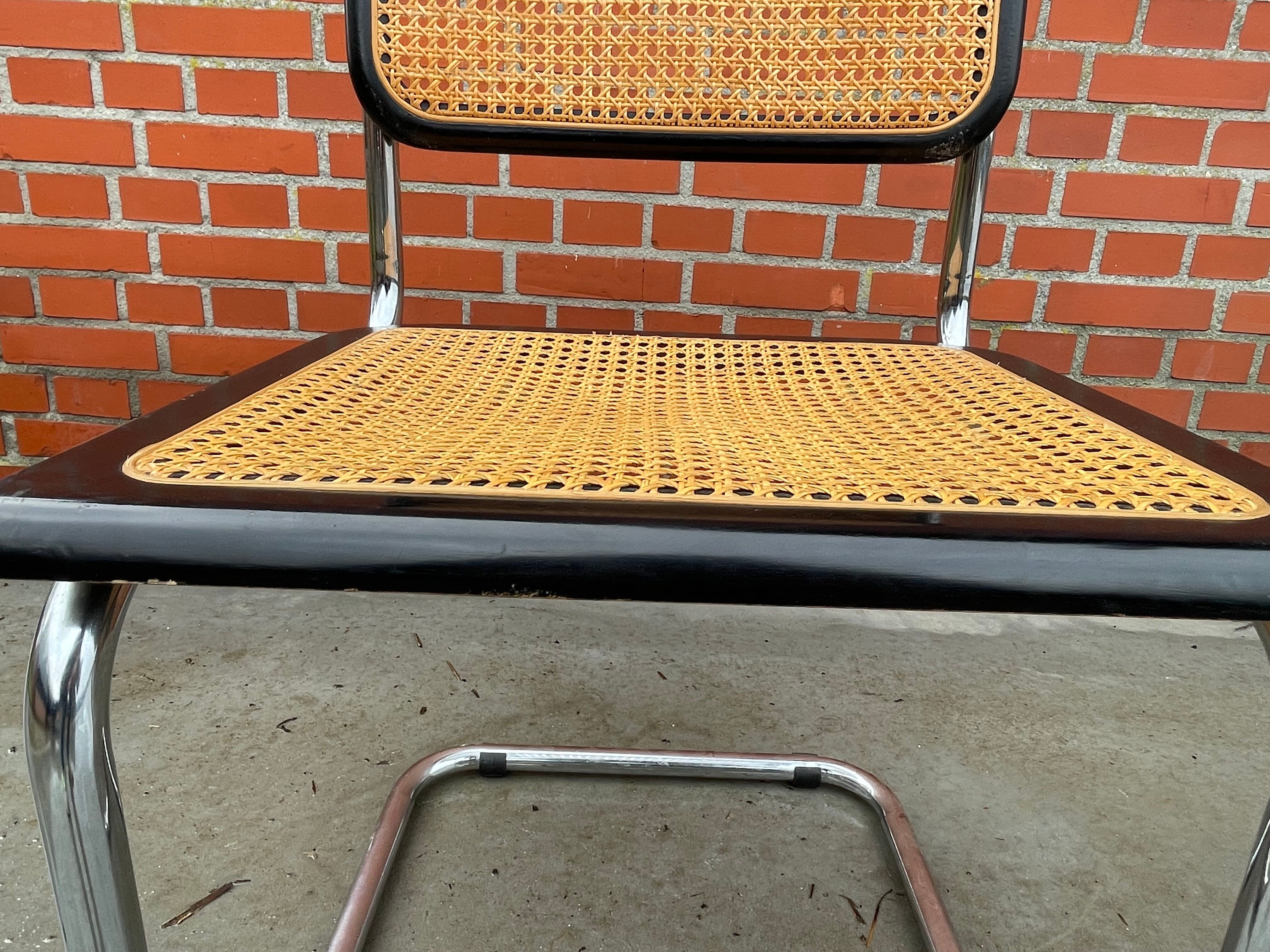 Set of 4 vintage chairs model Cesca B32 in black and chrome