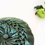 Round cushion in green pleated silk