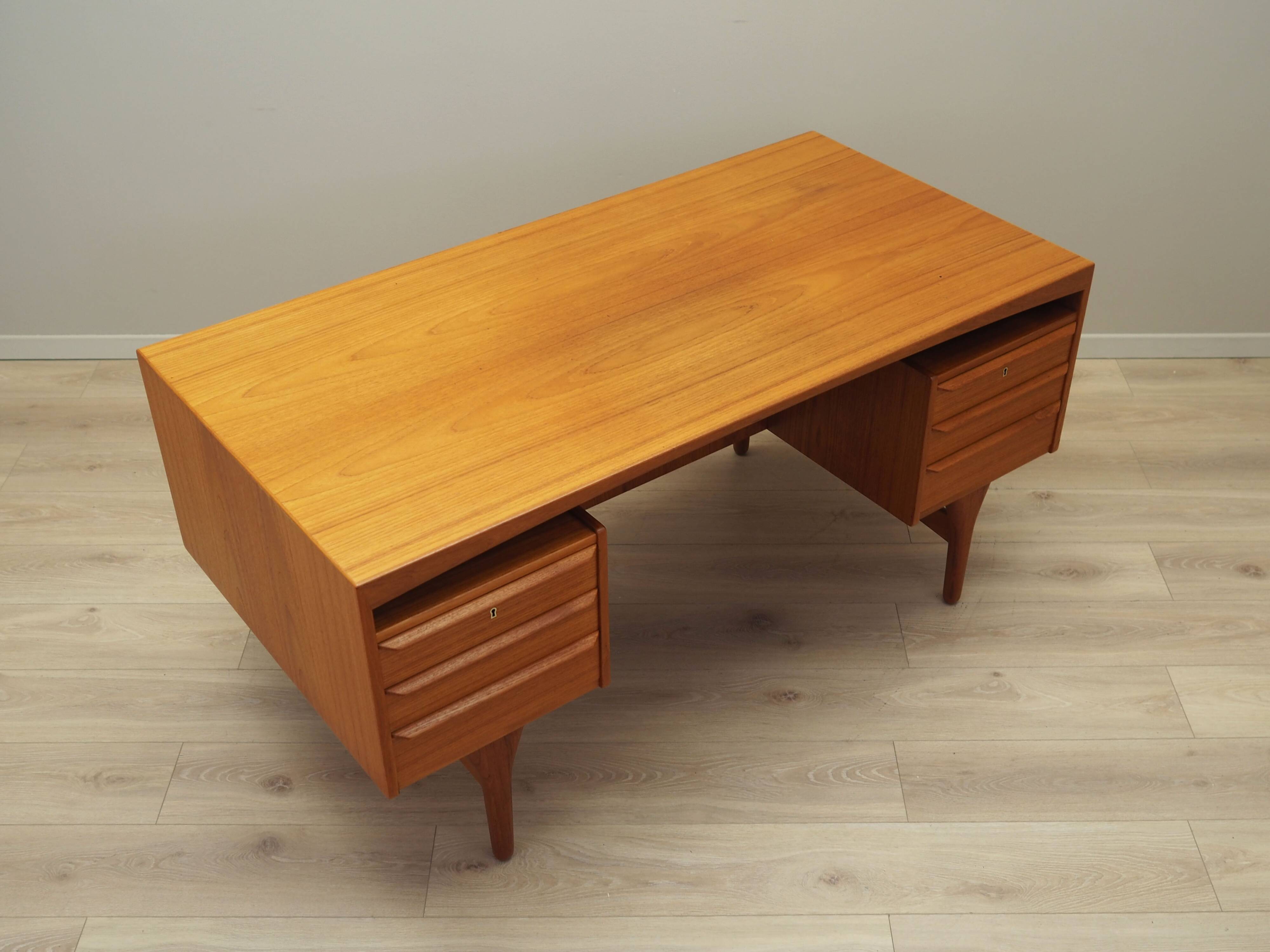 Teak desk, Danish design, 1960s, designer: Vald Mortensen, production: Odense
