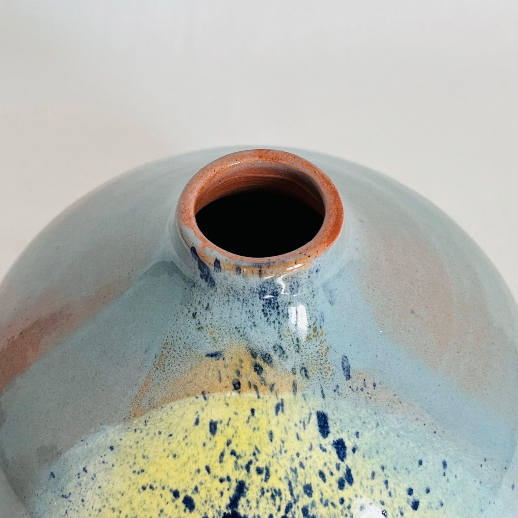 Vase goutte d'eau en terre cuite émaillée bleu