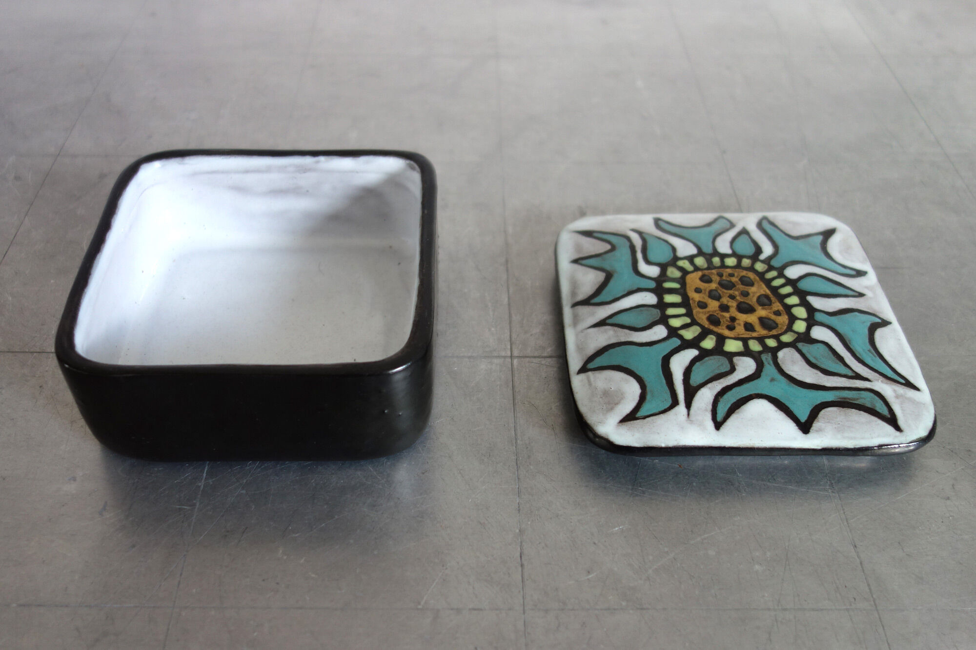 Ceramic box by Yvette Manoy, Belgium, 60s