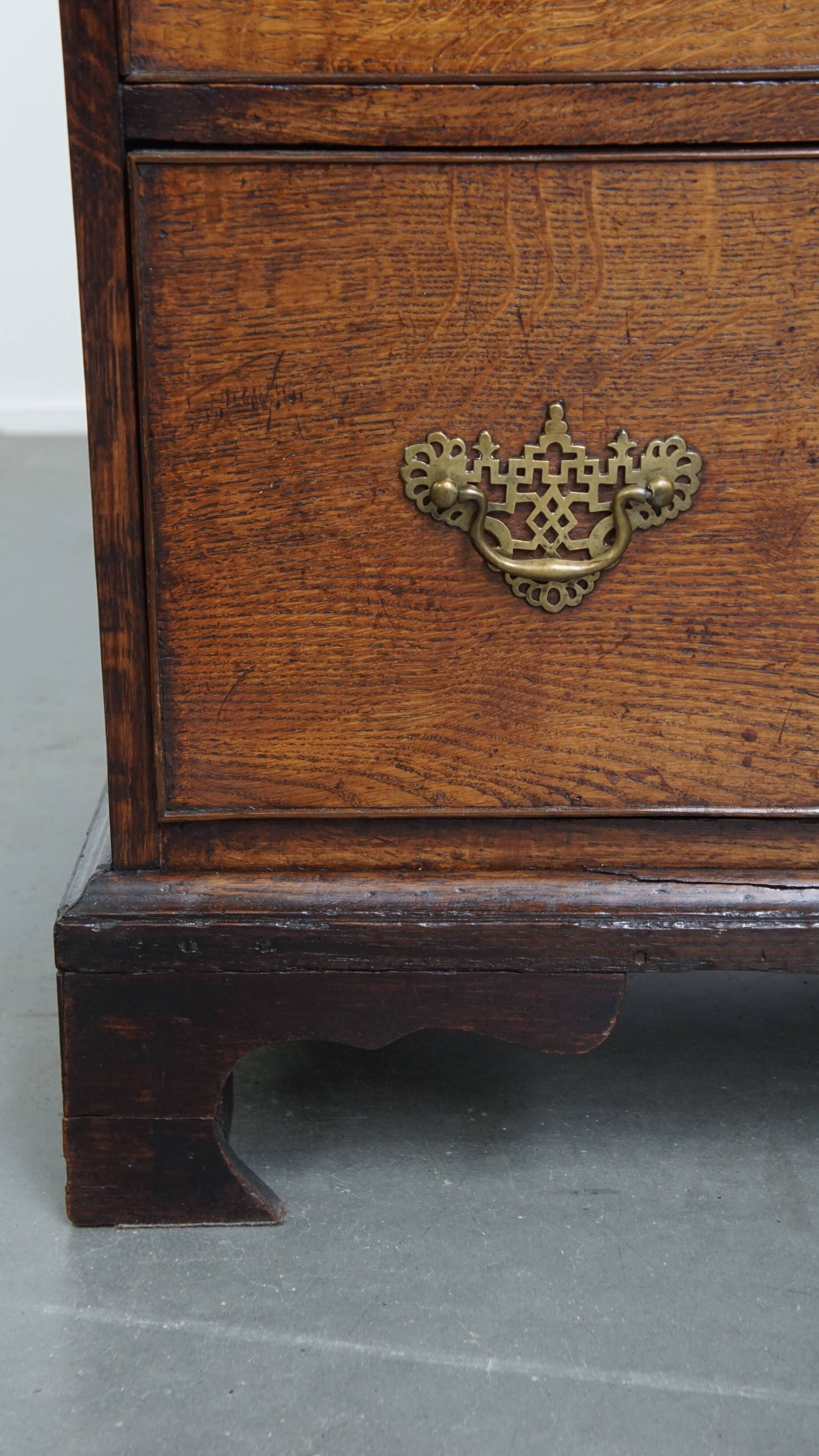 Commode anglaise ancienne du XVIIIe siècle à 3 tiroirs
