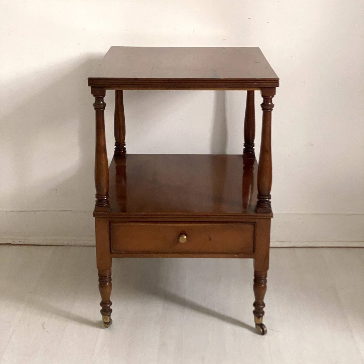 Side table in mahogany and mahogany veneer, 19th century.