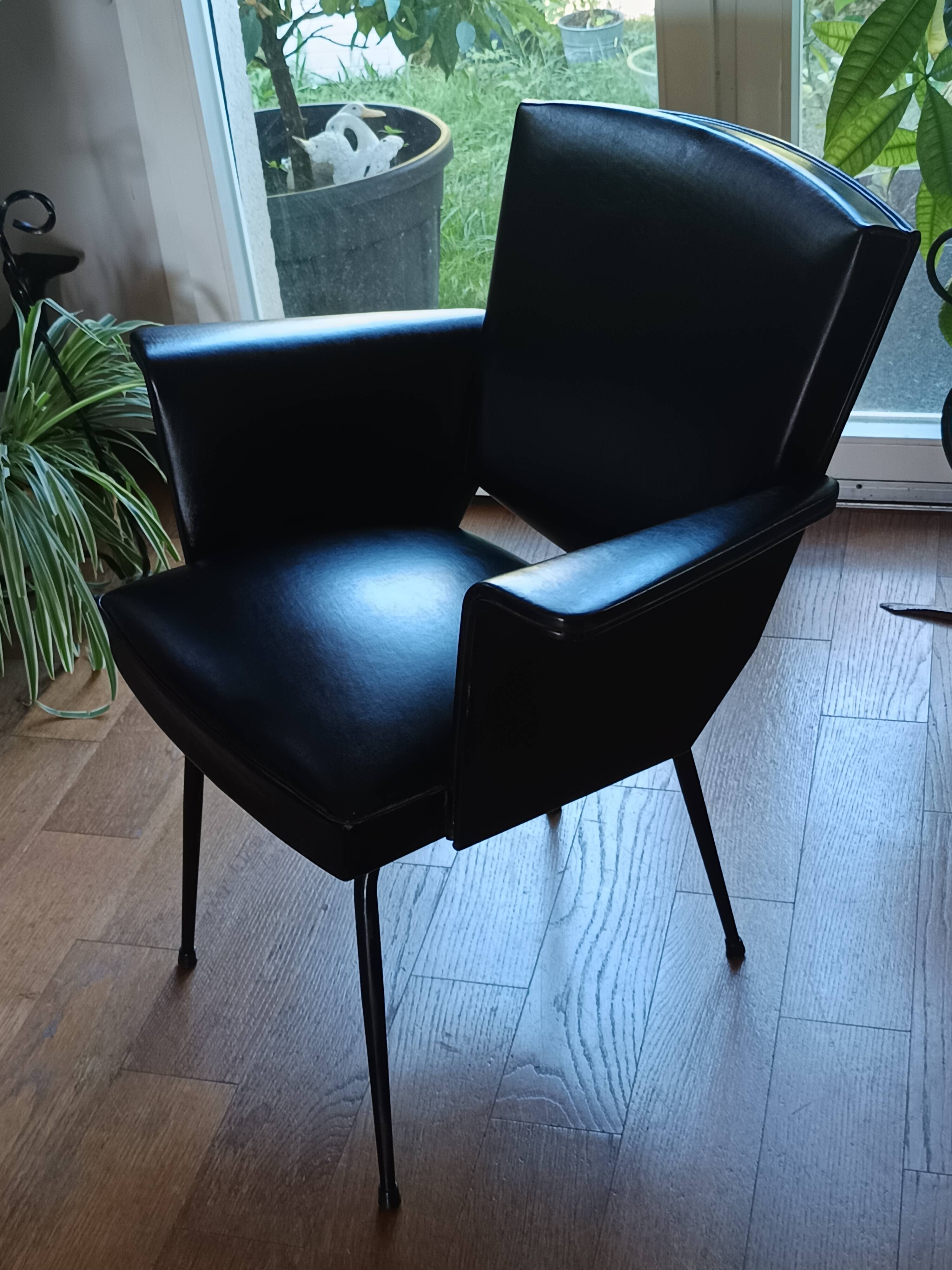 vintage modernist armchair from the 50s/60s