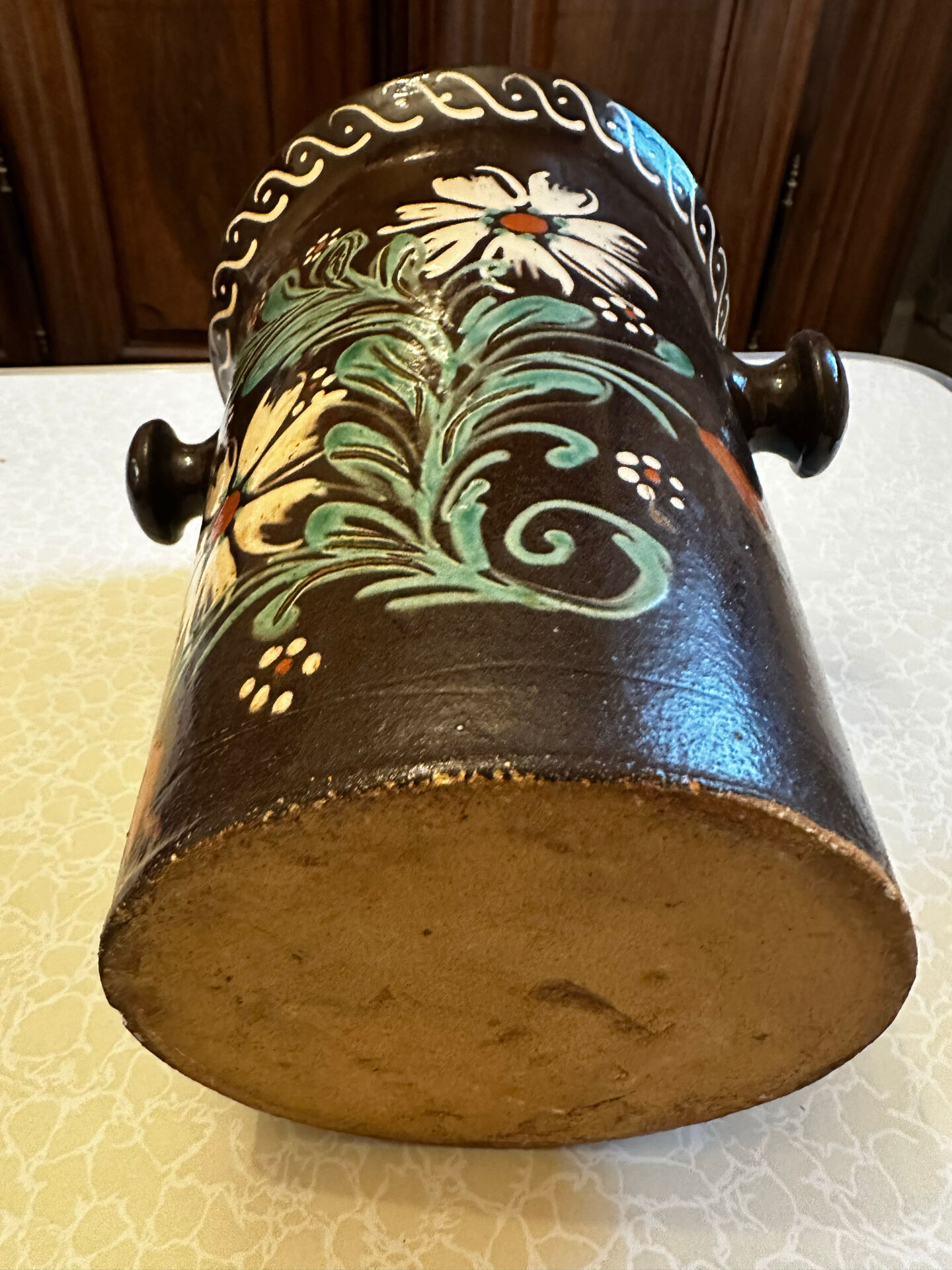 Antique white wine cooler in glazed ceramic – flora decoration