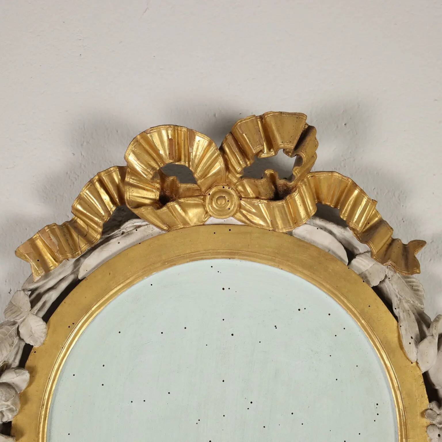 Neoclassical carved wooden mirror, Italy, 18th century