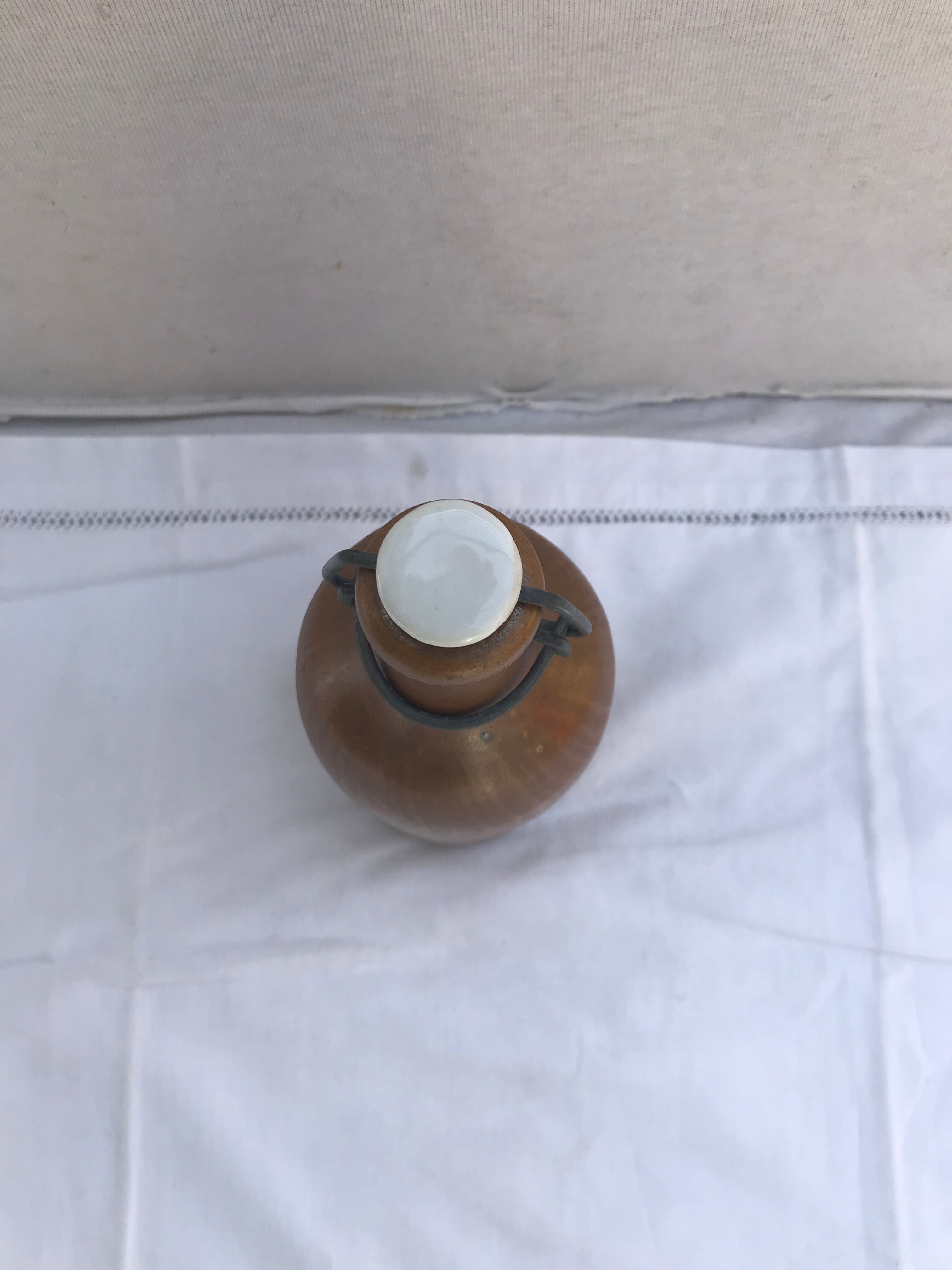 Ancient bottle brown sandstone - vintage white porcelain bouchon