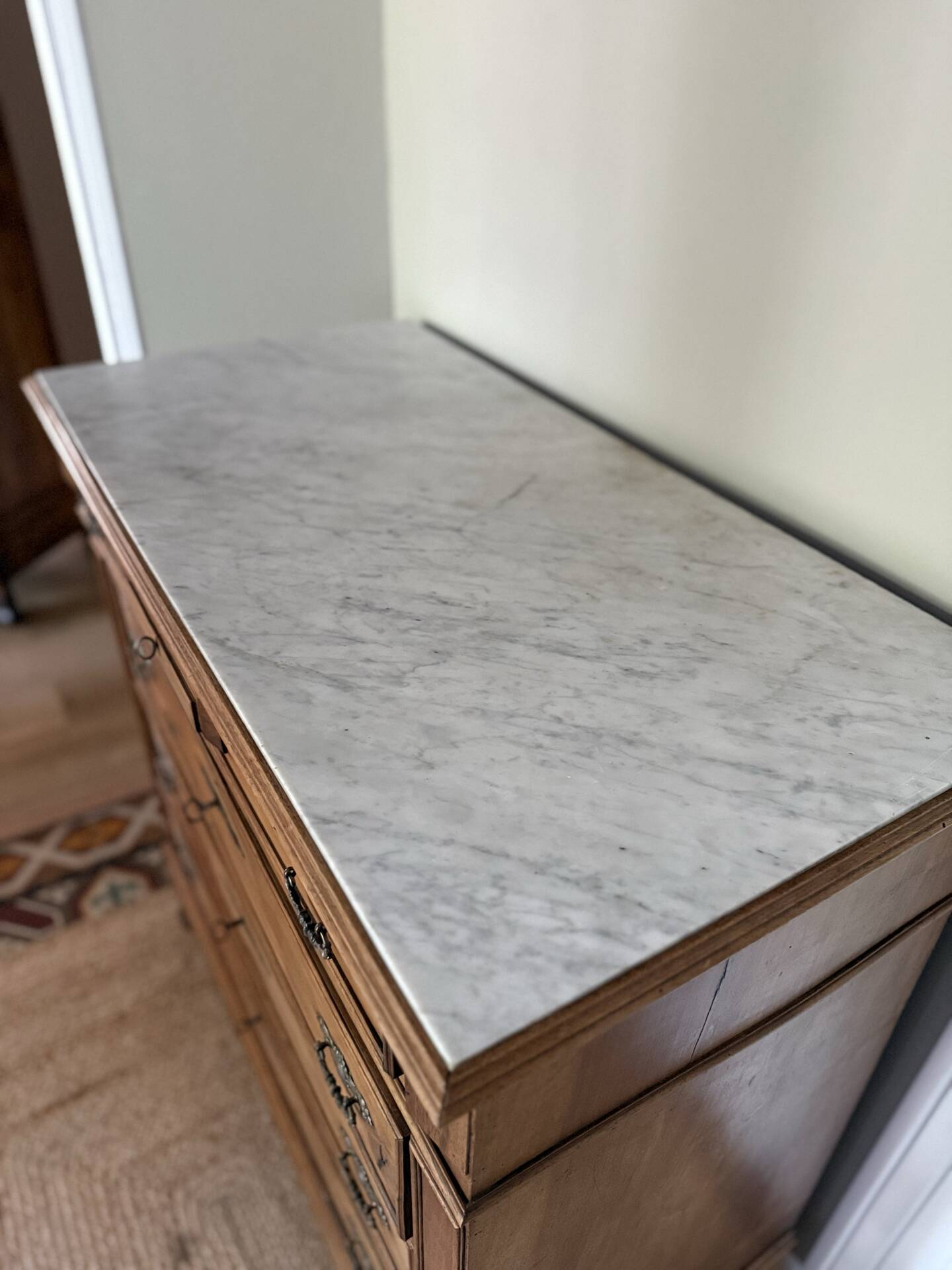 Antique Louis-Philippe commode in solid wood and white marble.