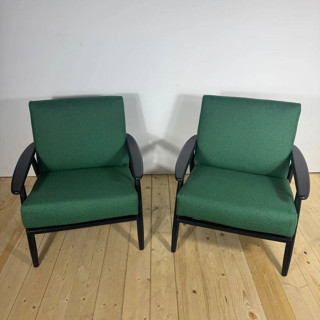 Pair of Danish armchairs from the 1960s – Mid-century seats in teak and fabric
