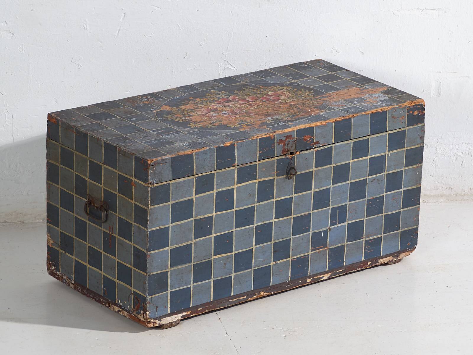 Antique painted trunk with geometric decoration (c.1920) #8