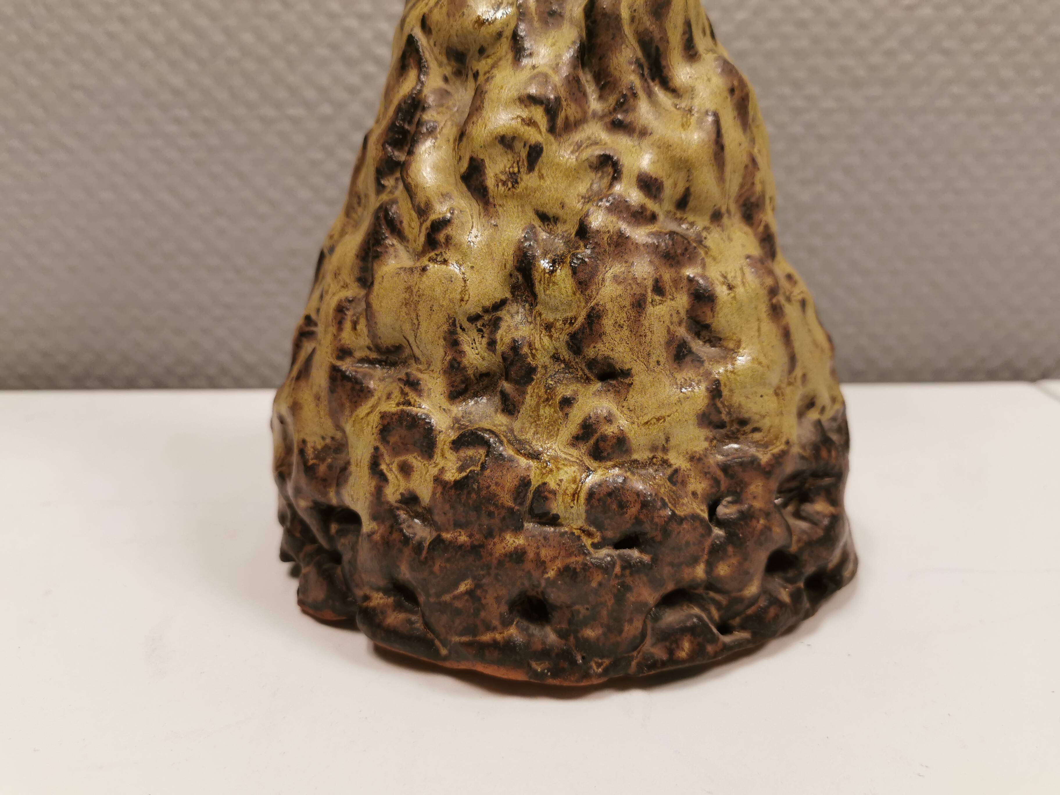 Ceramic table lamp, in greenish/brownish glaze, almost in the shape of a volcano.