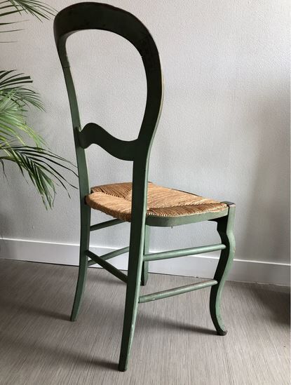 Chaise patinée verte