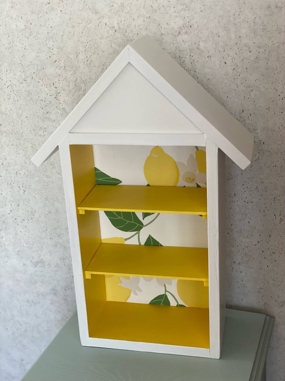 'Lemon' wooden shelf