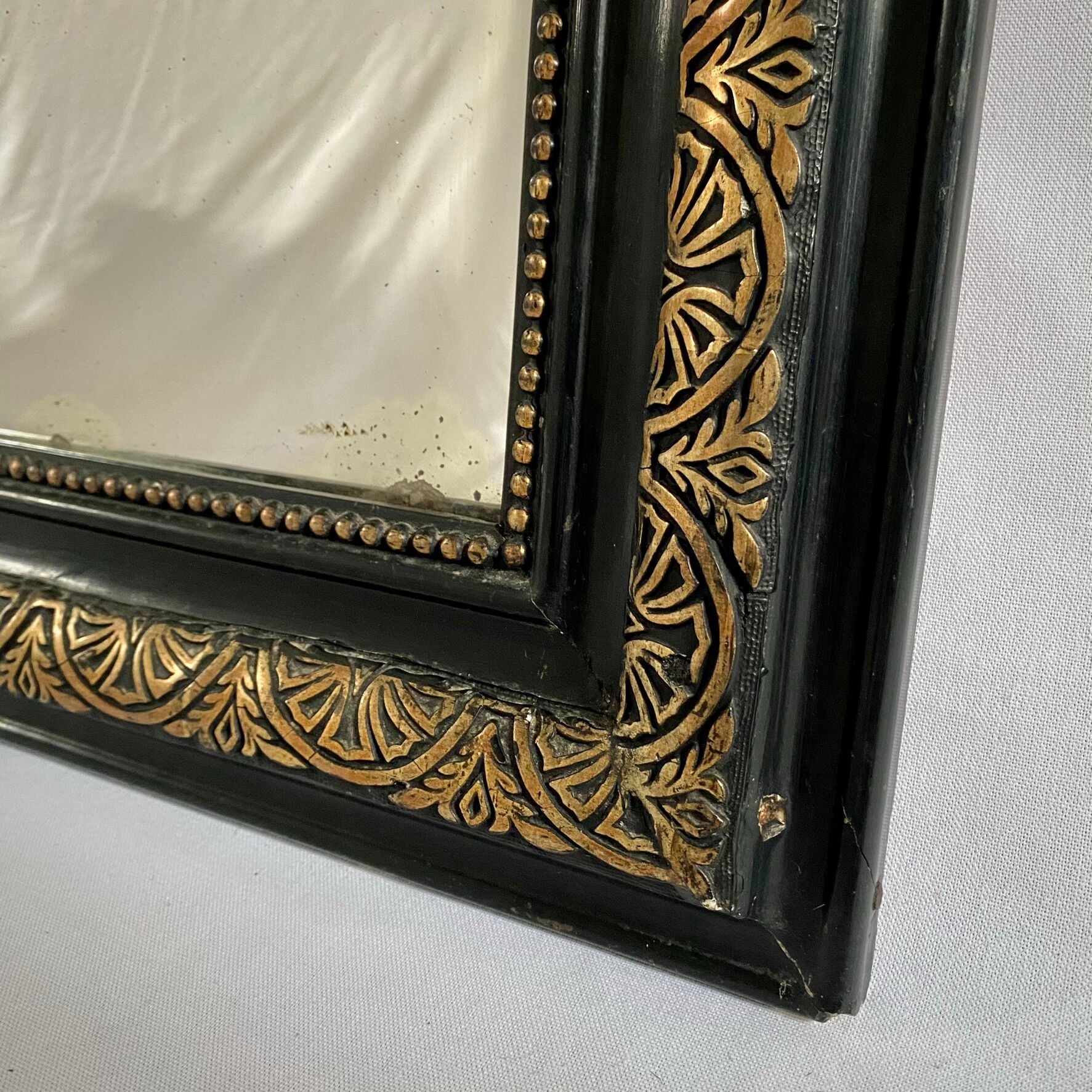 Mirror Napoleon III, black and gold with pediment