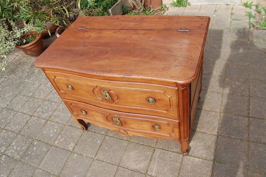Louis XVI Louis XV period chest of drawers in walnut from the 18th century