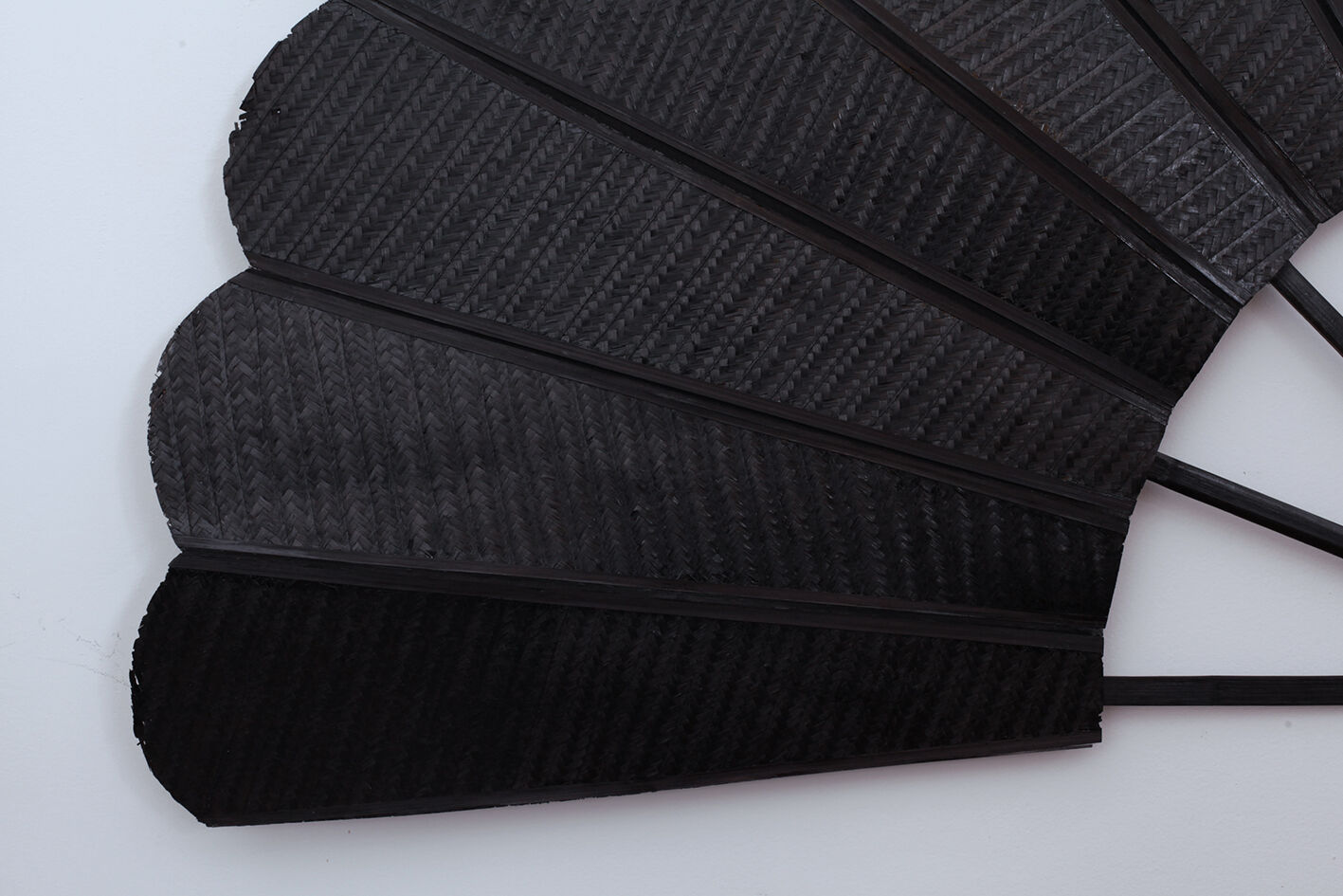 Eventail sombre tramé - 168 cm