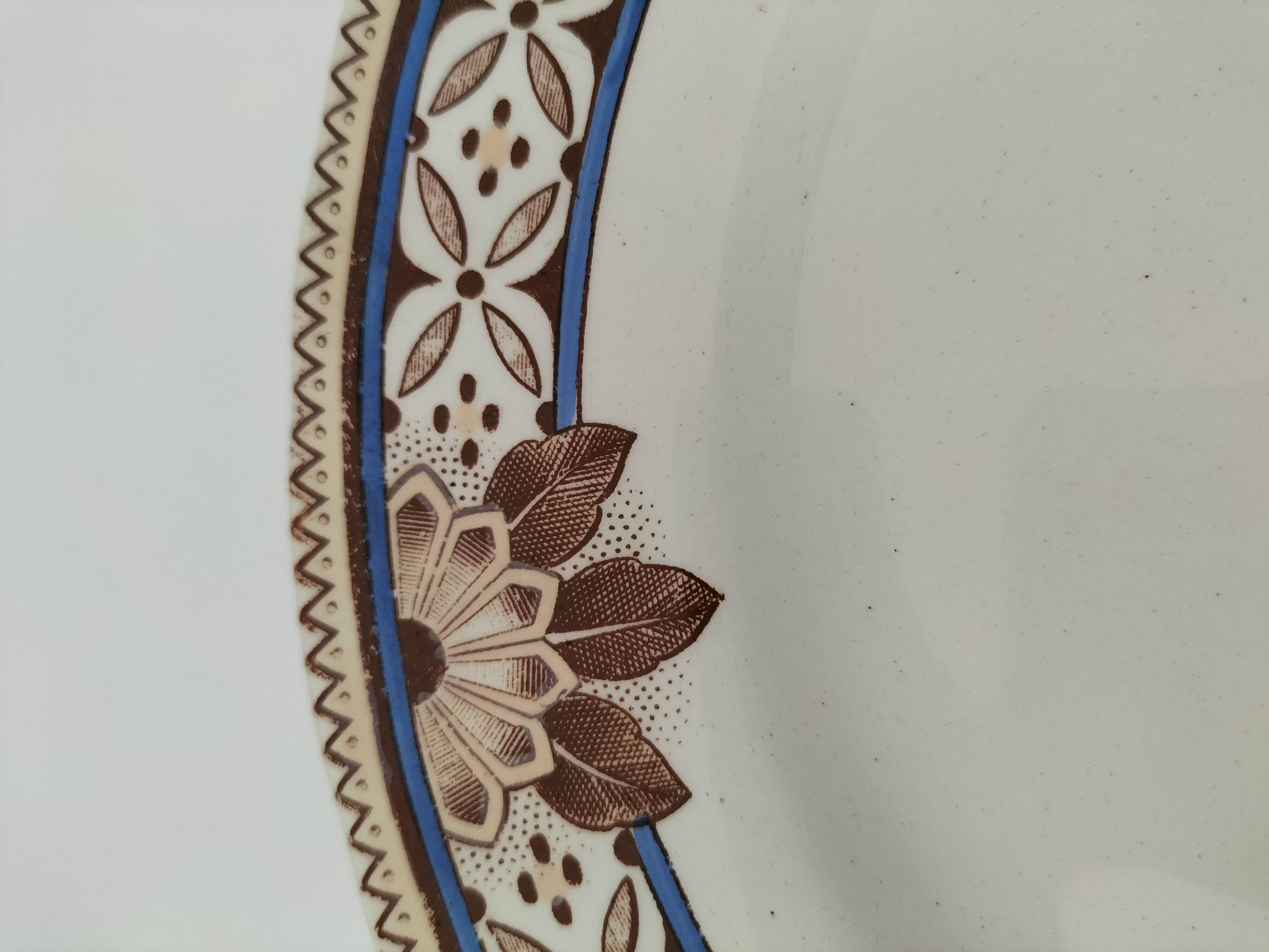 Dish on pedestal Creil & Montereau Mauresque blue brown