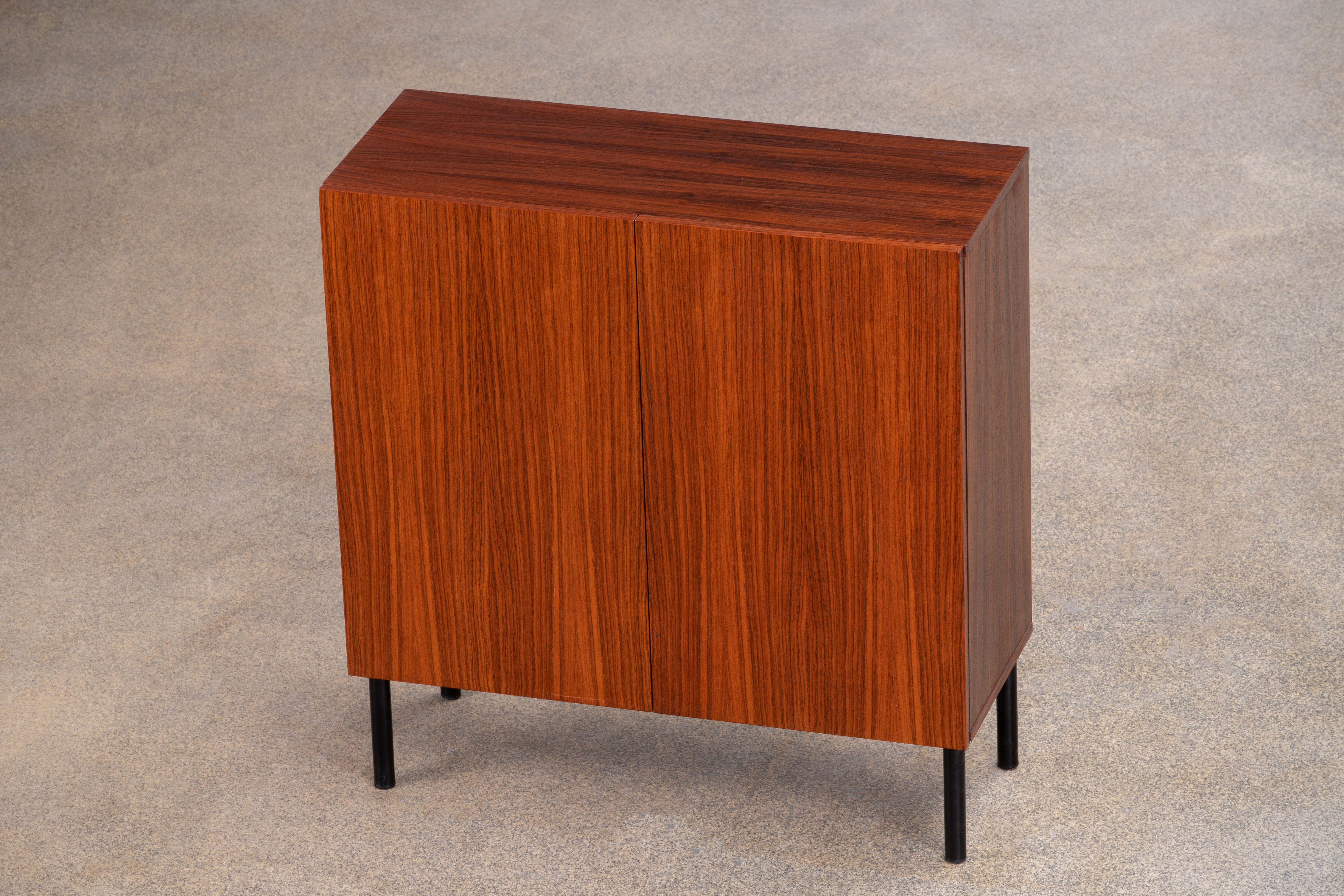 Scandinavian chest of drawers 90 cm