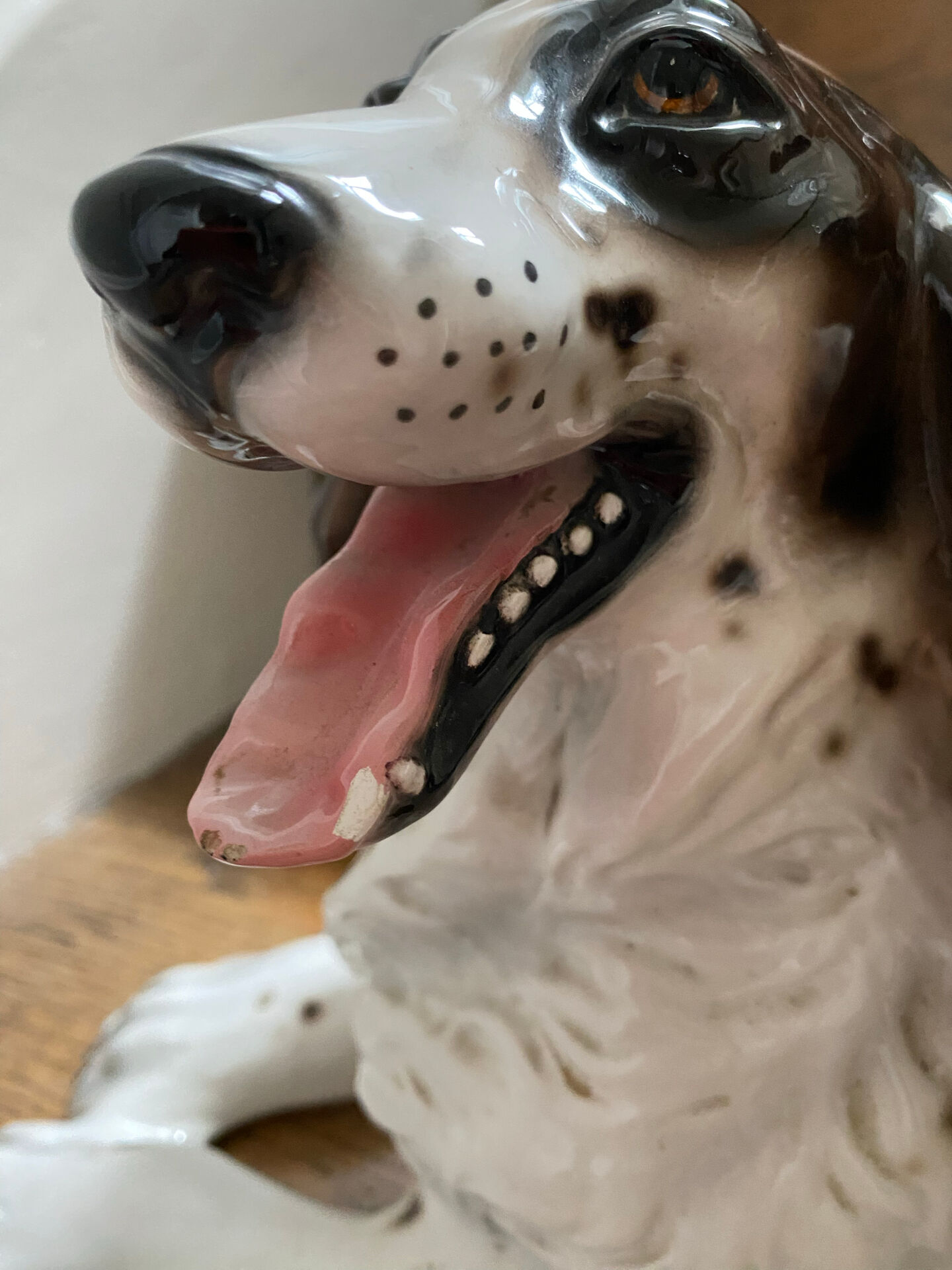 Sculpture of a Springer dog