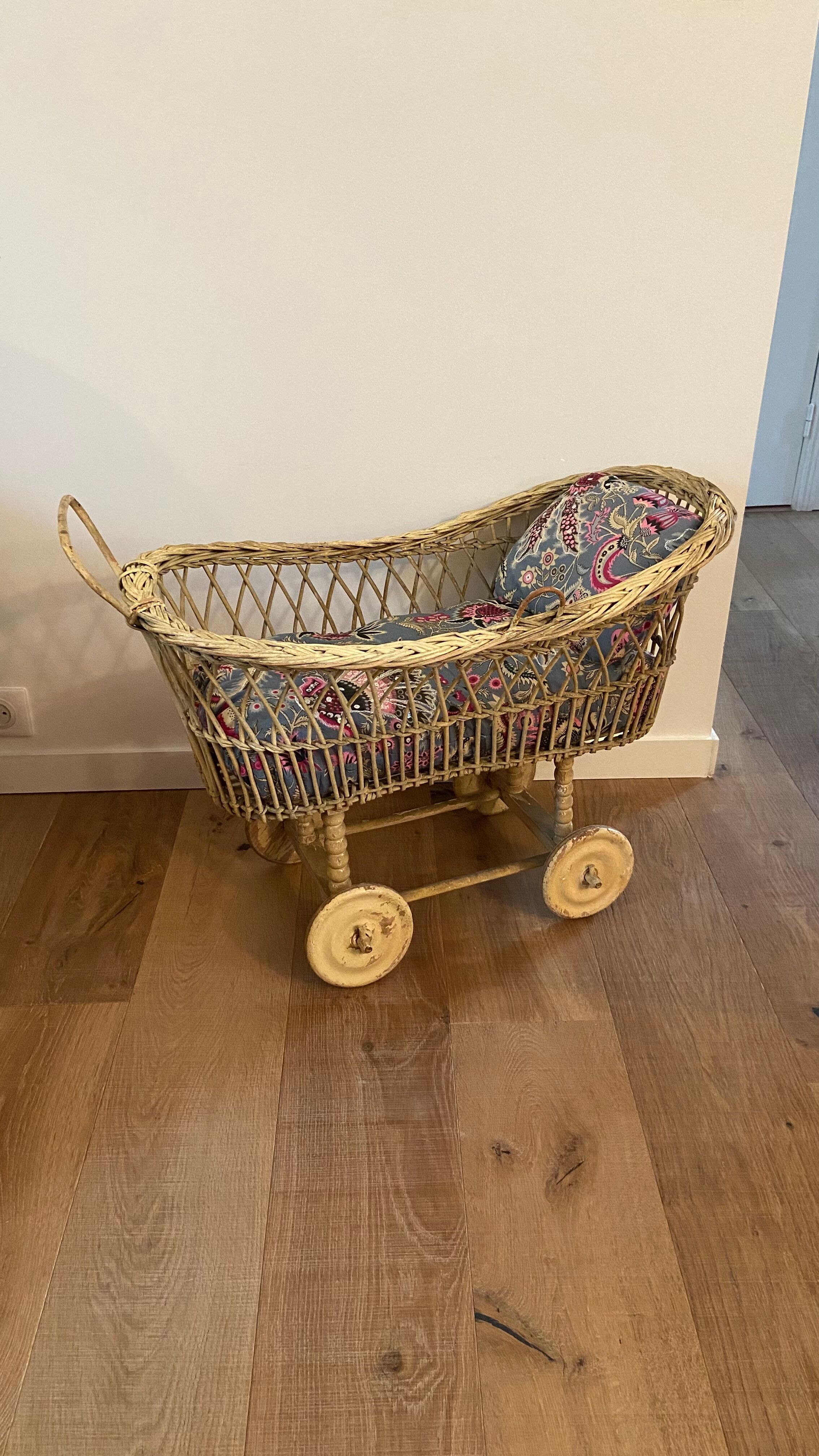 Christmas Pop-up 2022 -Vintage rattan doll stroller cradle