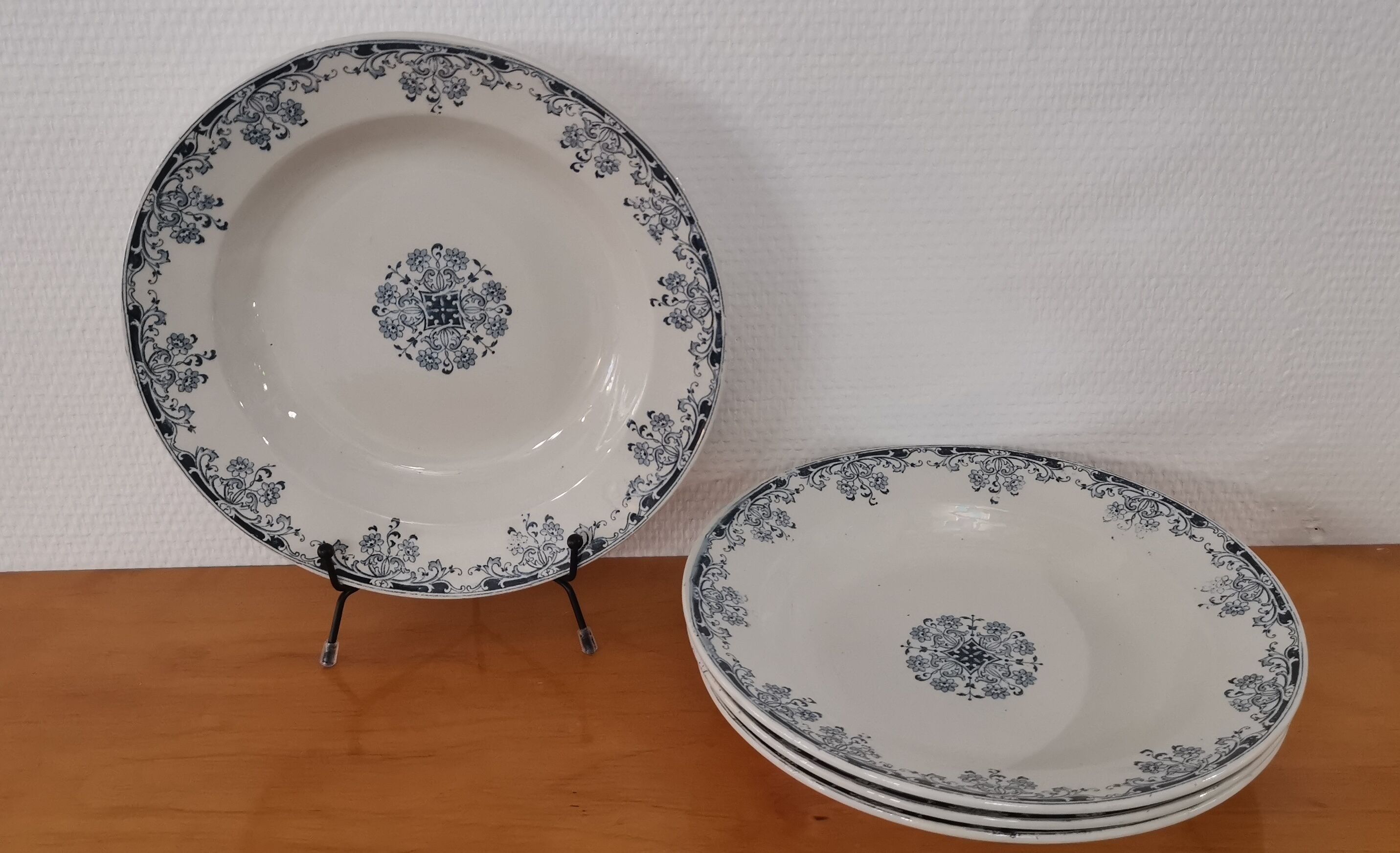 4 hollow iron earthenware plates, Mignon model, H & Cie