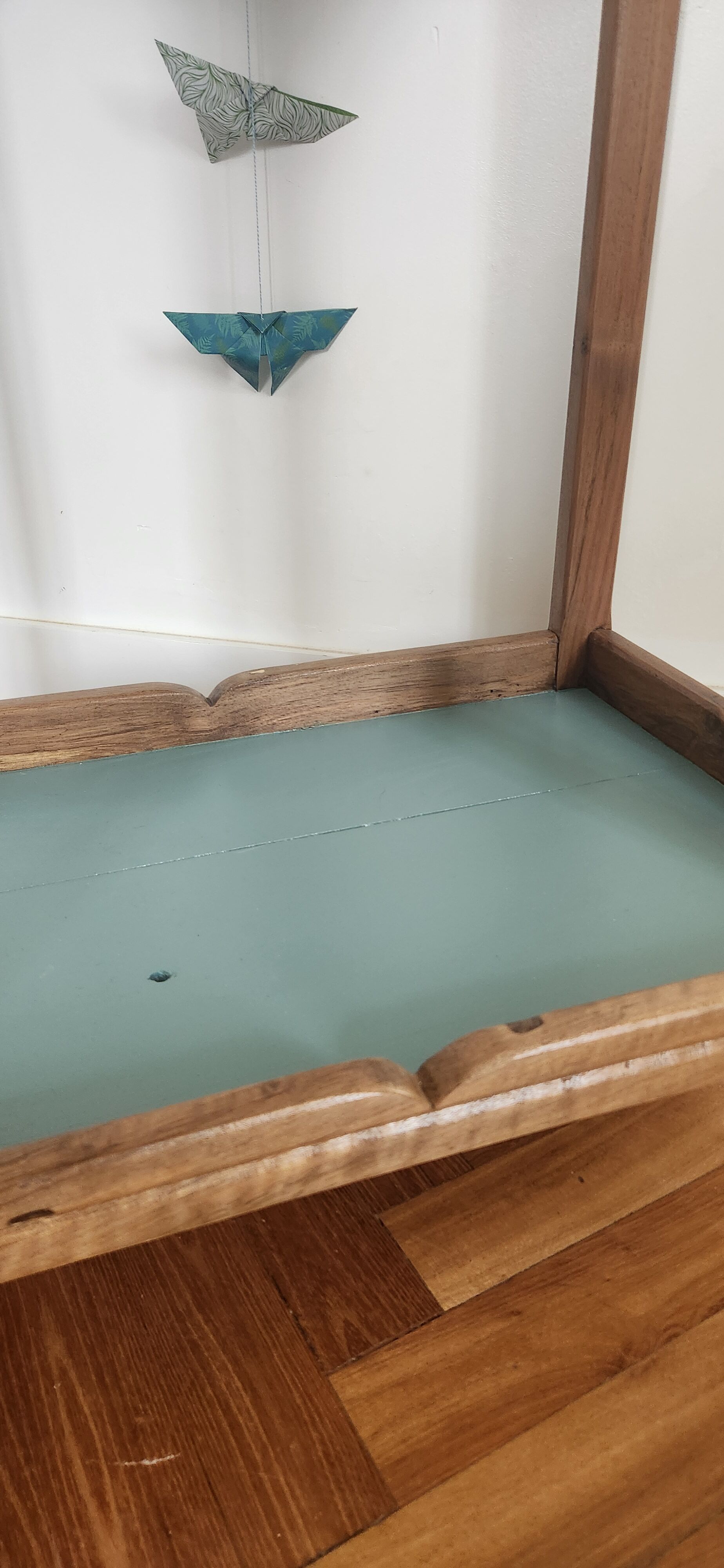Art Deco side table with 2 sculpted tops