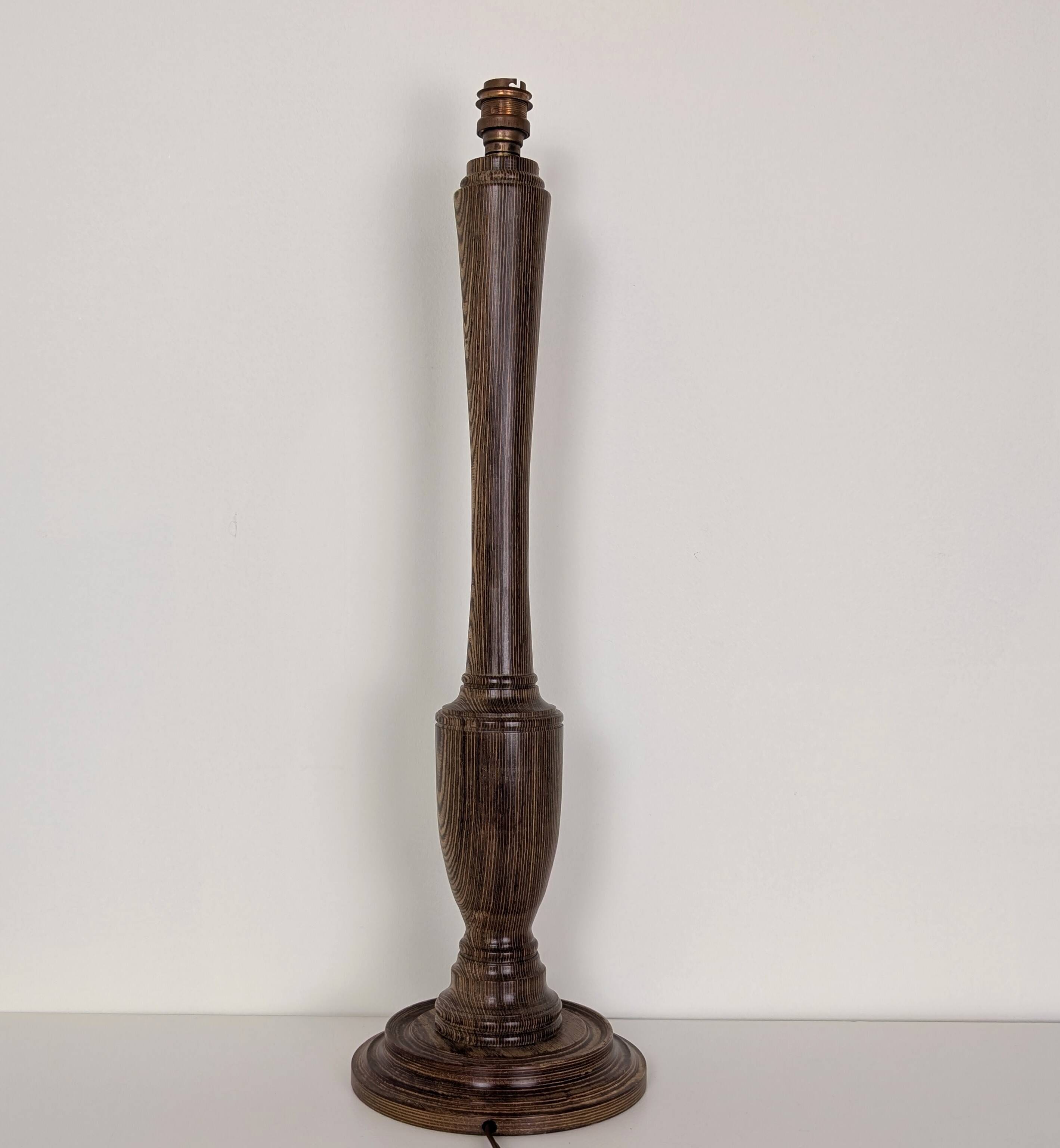 Lampe en bois tourné