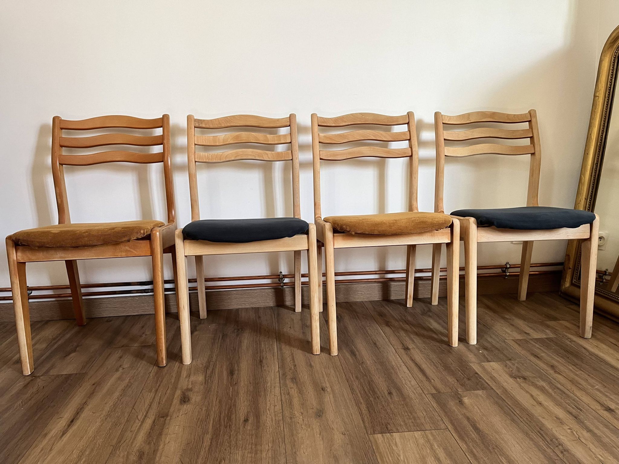 Set of 4 ribbed fabric chairs