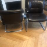 Paire de fauteuils en cuir style années 70