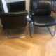 Paire de fauteuils en cuir style années 70