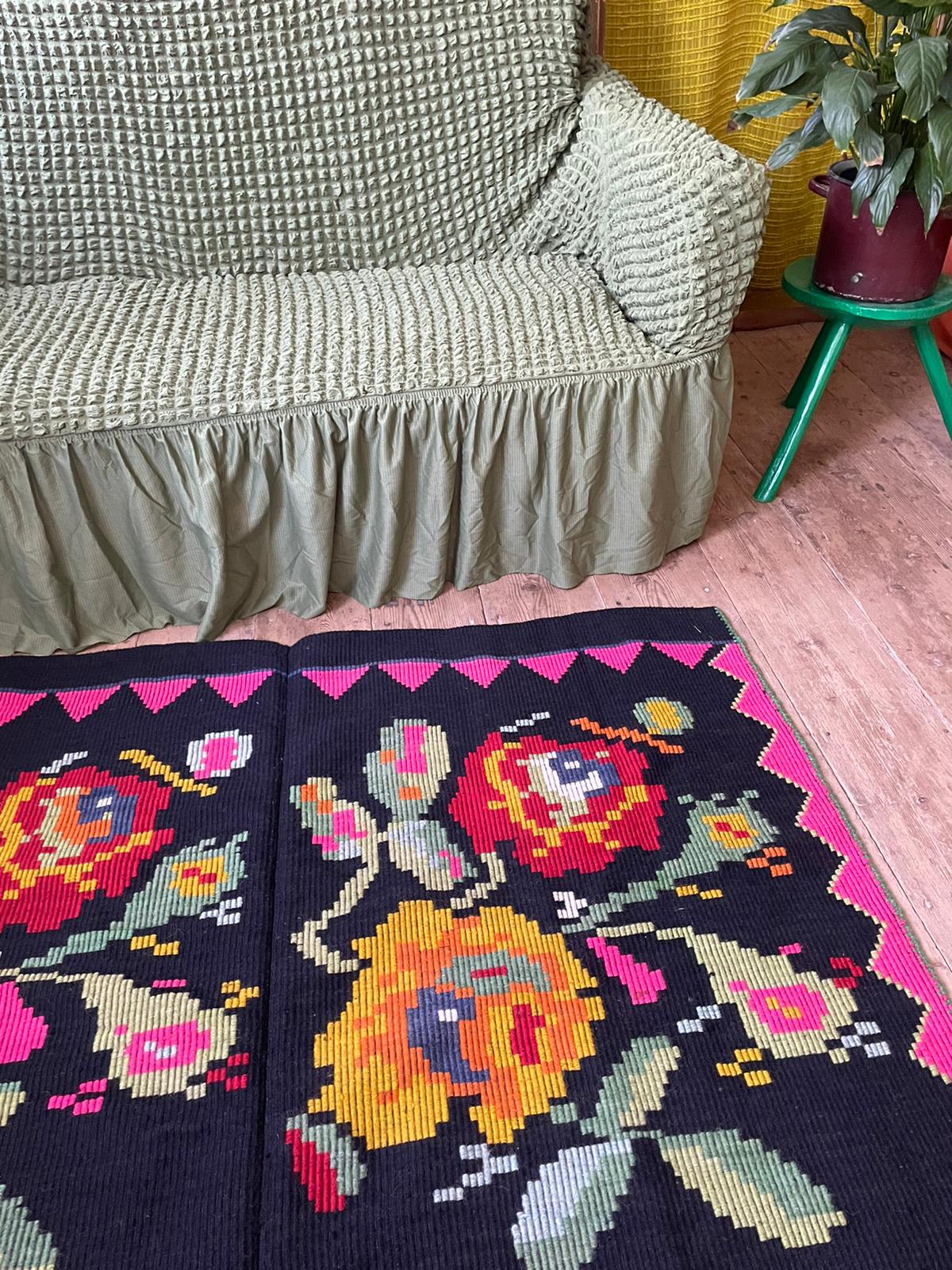 Romanian vintage carpet with delicate flowers 258x138cm