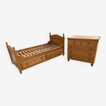 Children's room wood bed and chest of drawers honey color