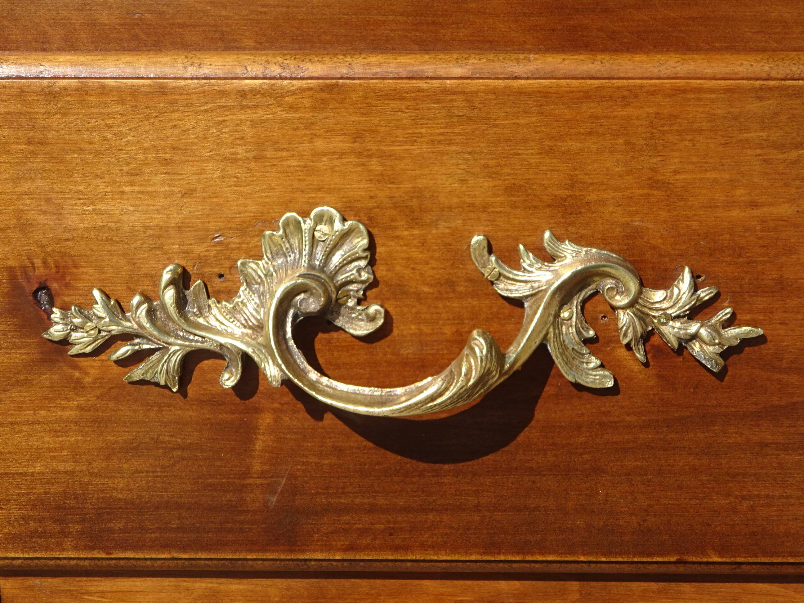 Small Louis XV style chest of drawers