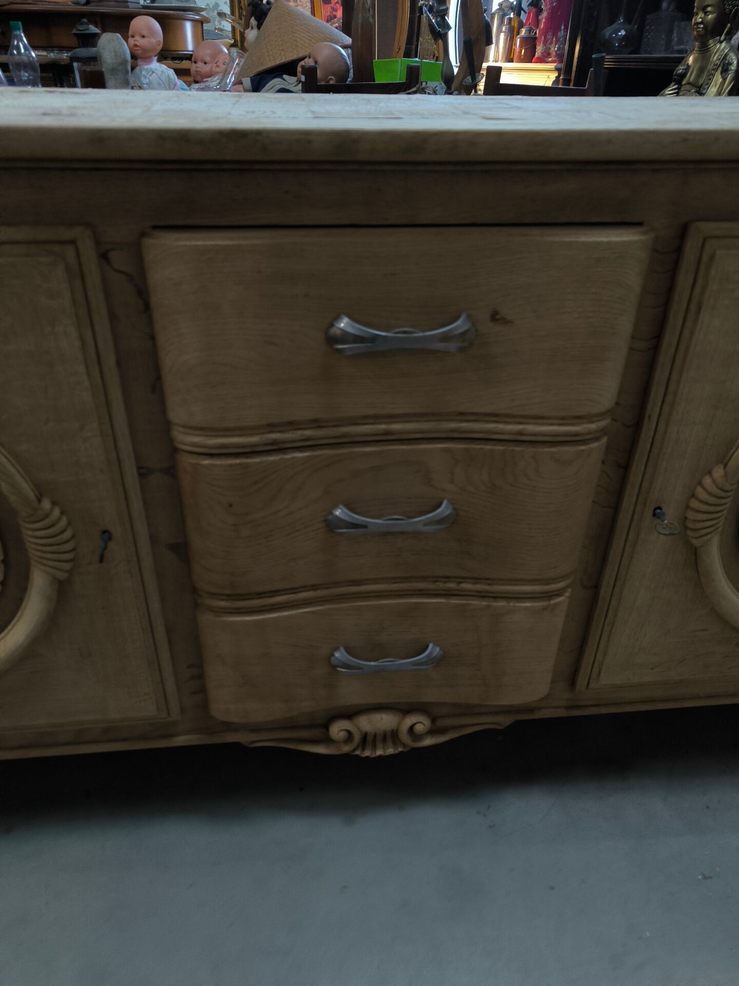 Large buffet in the Arts Décoratifs style, made of natural solid oak.
