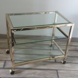 Service in metal and glass