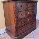 Petite commode style Louis Philippe ronce noyer