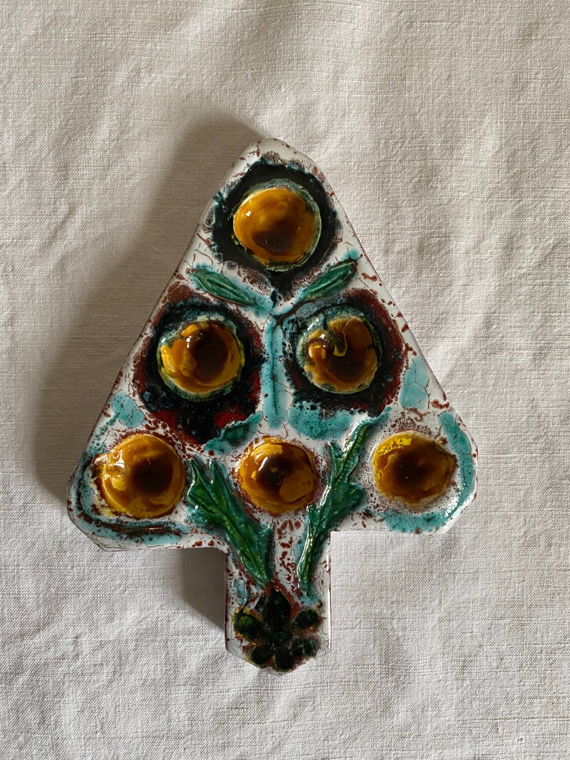 Artisanal snail plate in glazed earthenware