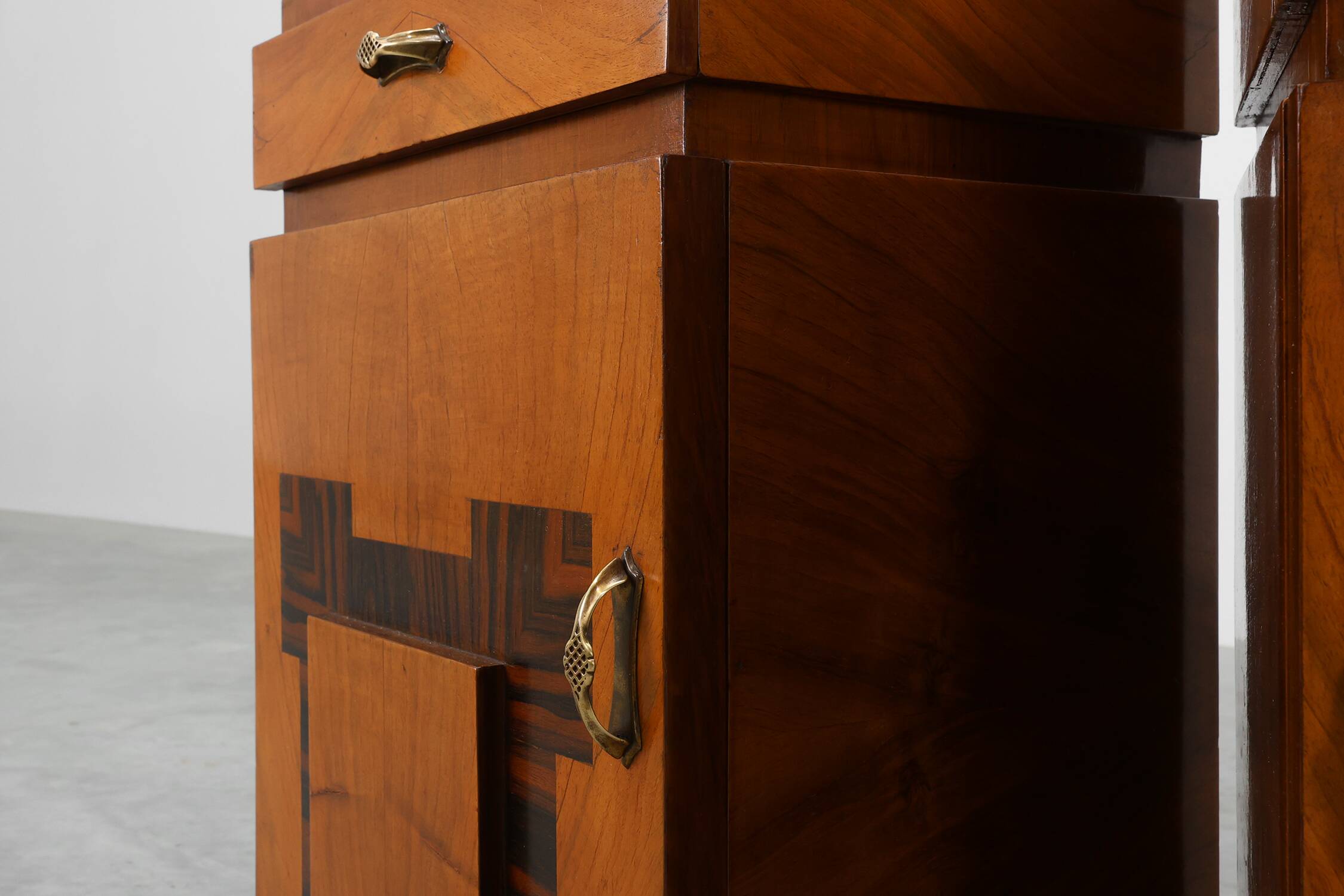 Set of Two Geometric Art Deco Wooden Nightstands, Italy 1920s