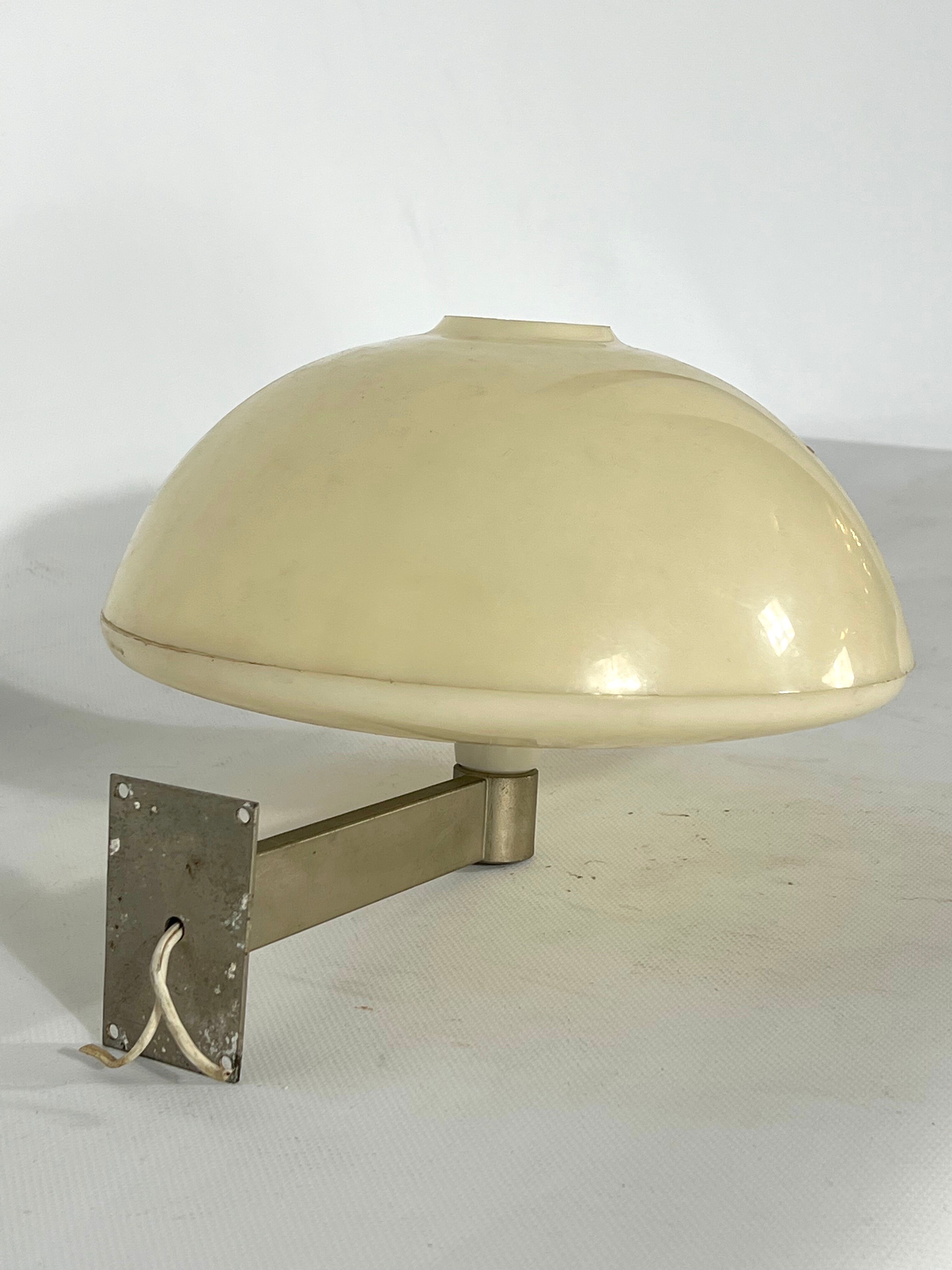Mid-century modern wall lamp. Italy 1960s