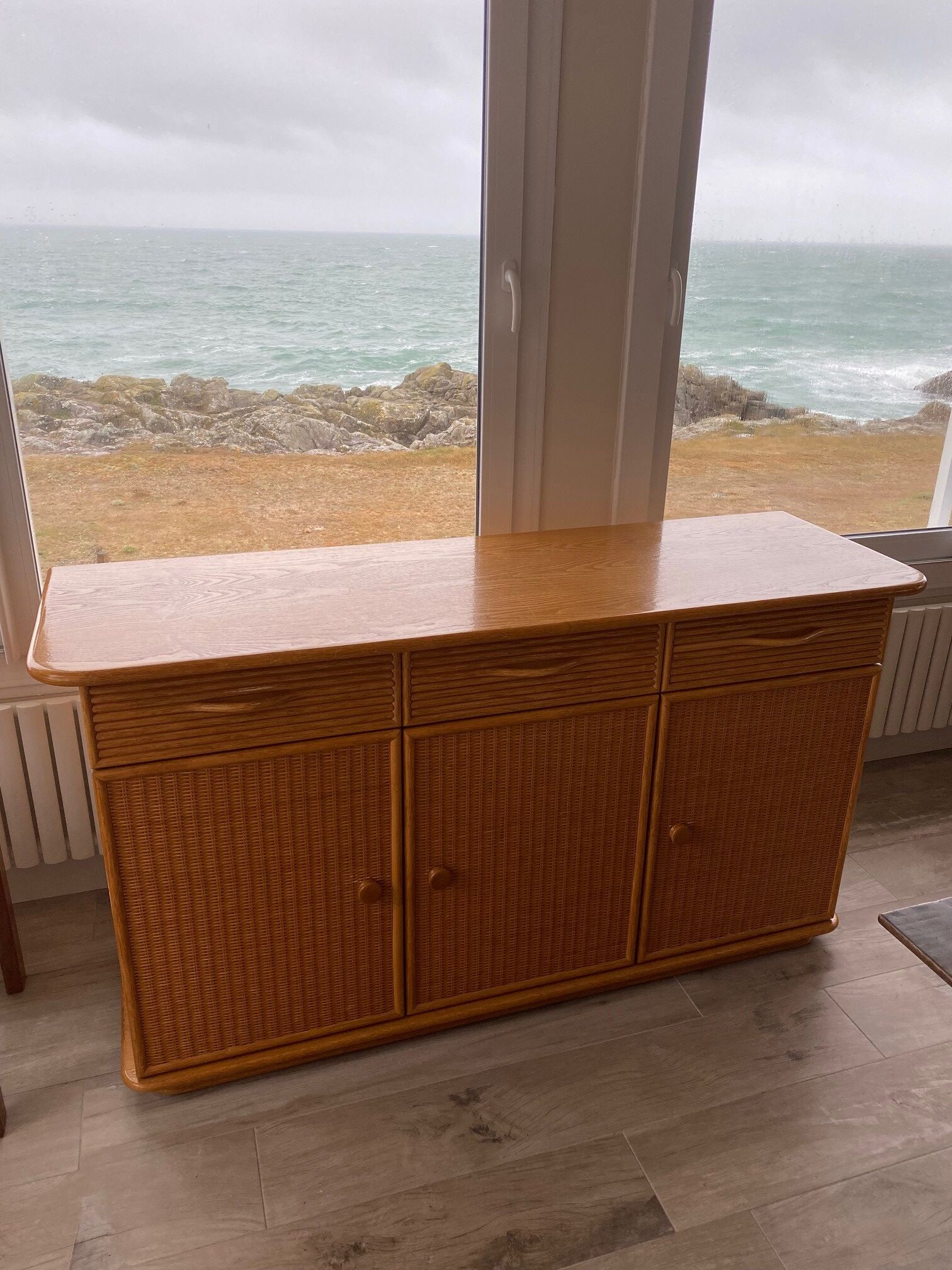 Enfilade en frêne et rotin