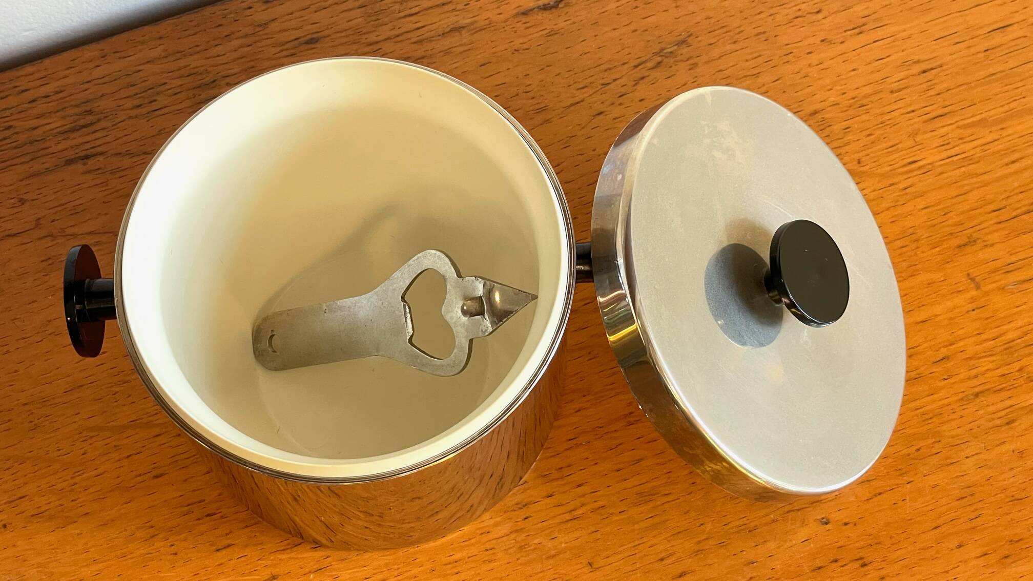 Ice cube tray by freddo therm - swiss patent international