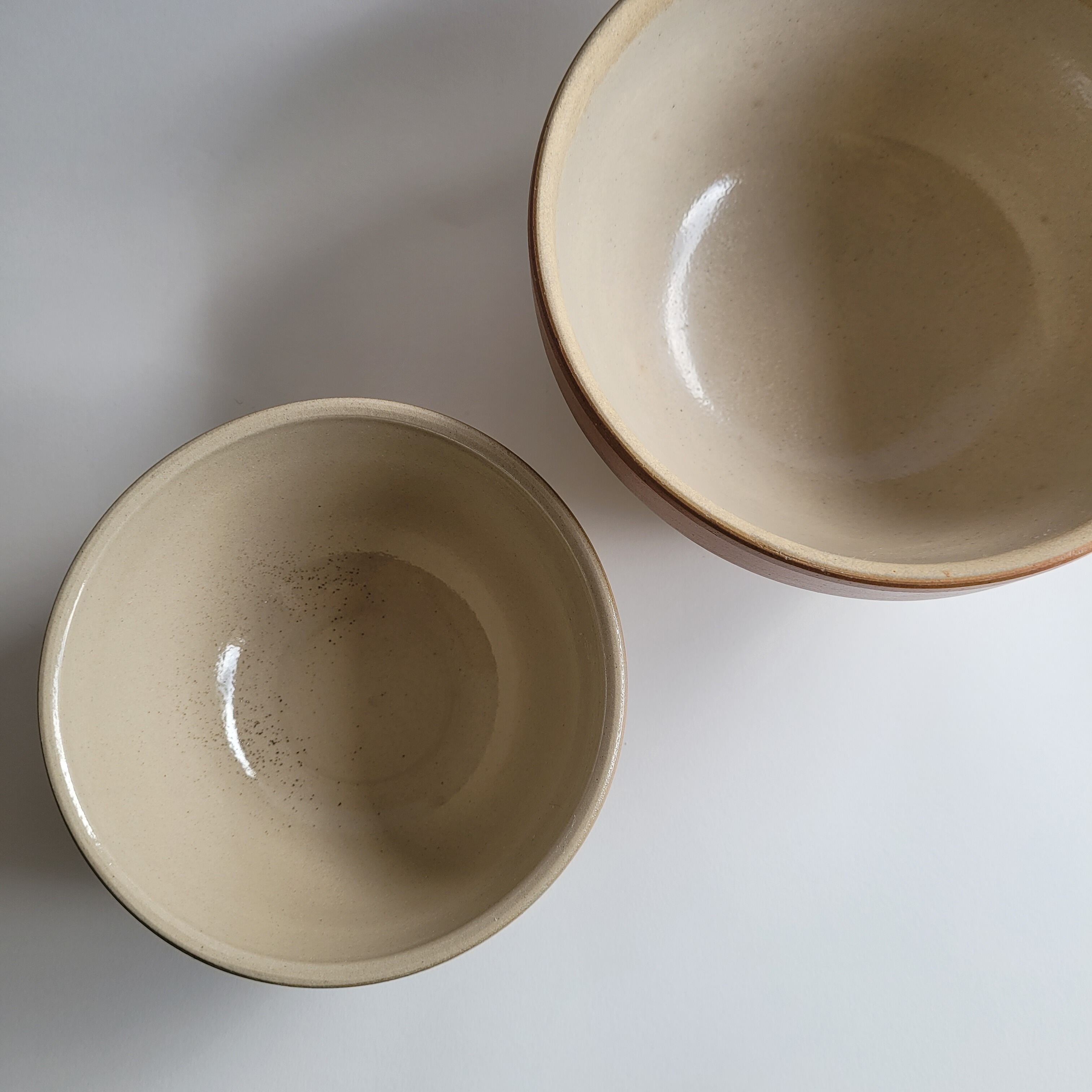 Set of 2 small and medium stoneware bowls