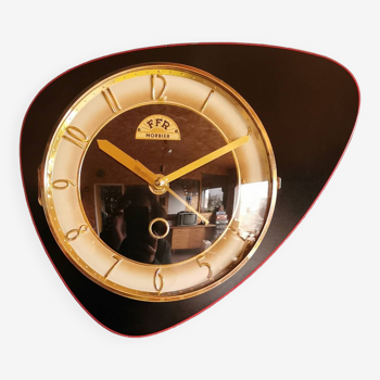 Horloge formica vintage pendule murale silencieuse asymétrique "FFR Morbier noir rouge"