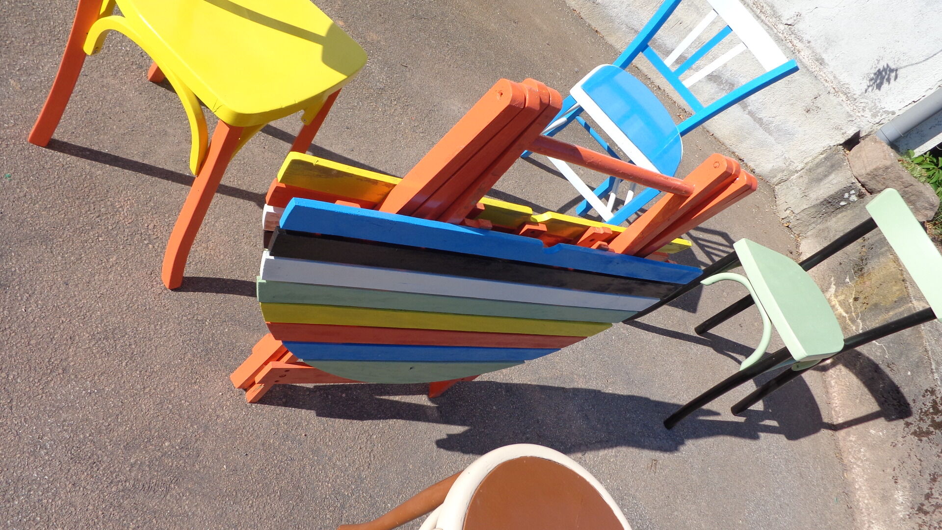 Salon de jardin multicolore