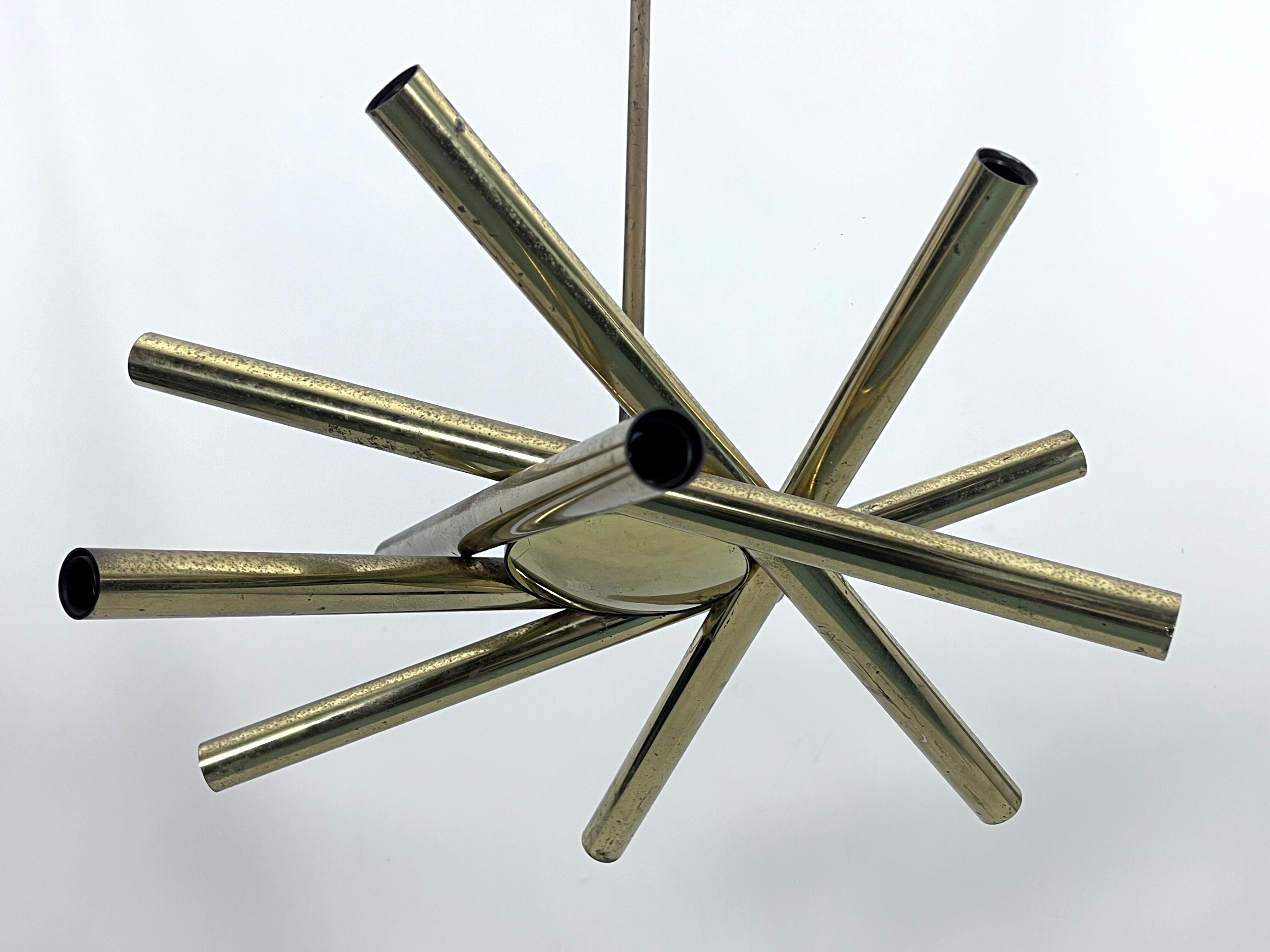 Mid-Century Modern 12 lights Brass chandelier by Stilnovo. Italy 1960s