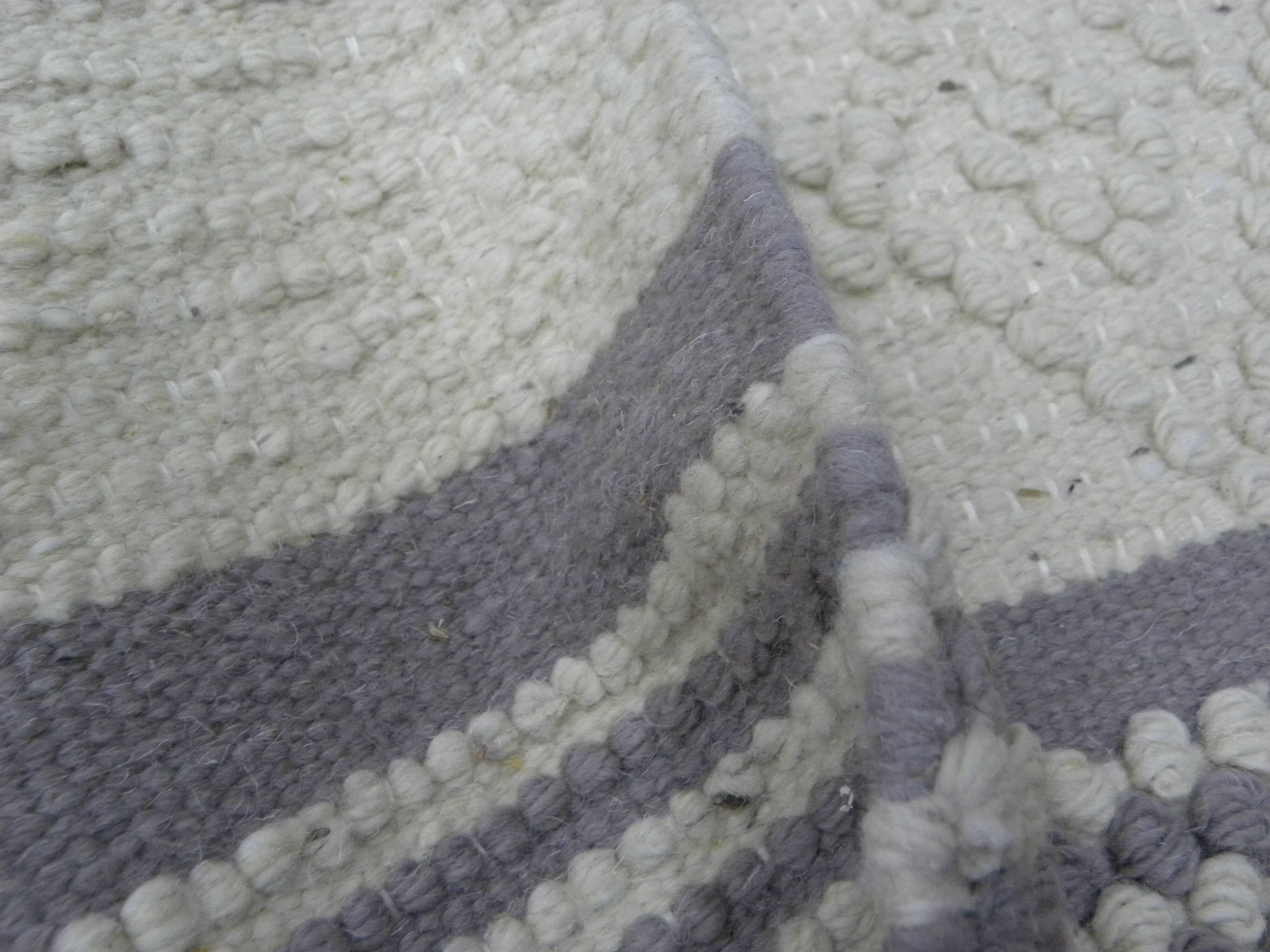 Handmade artisanal rug in Wool – Modern and natural design in Beige Ecru
