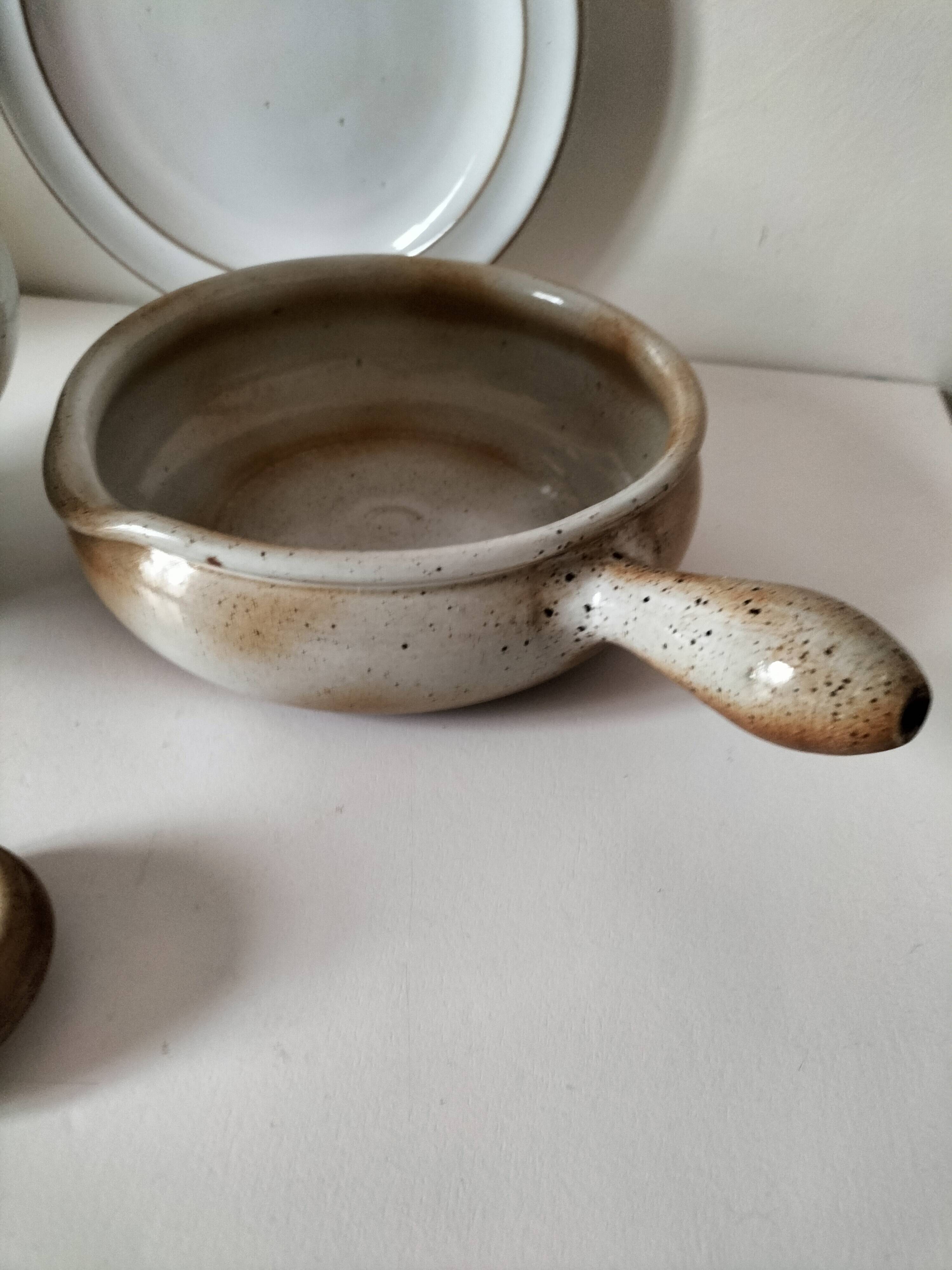 Set of serving and kitchen crockery in Marais stoneware