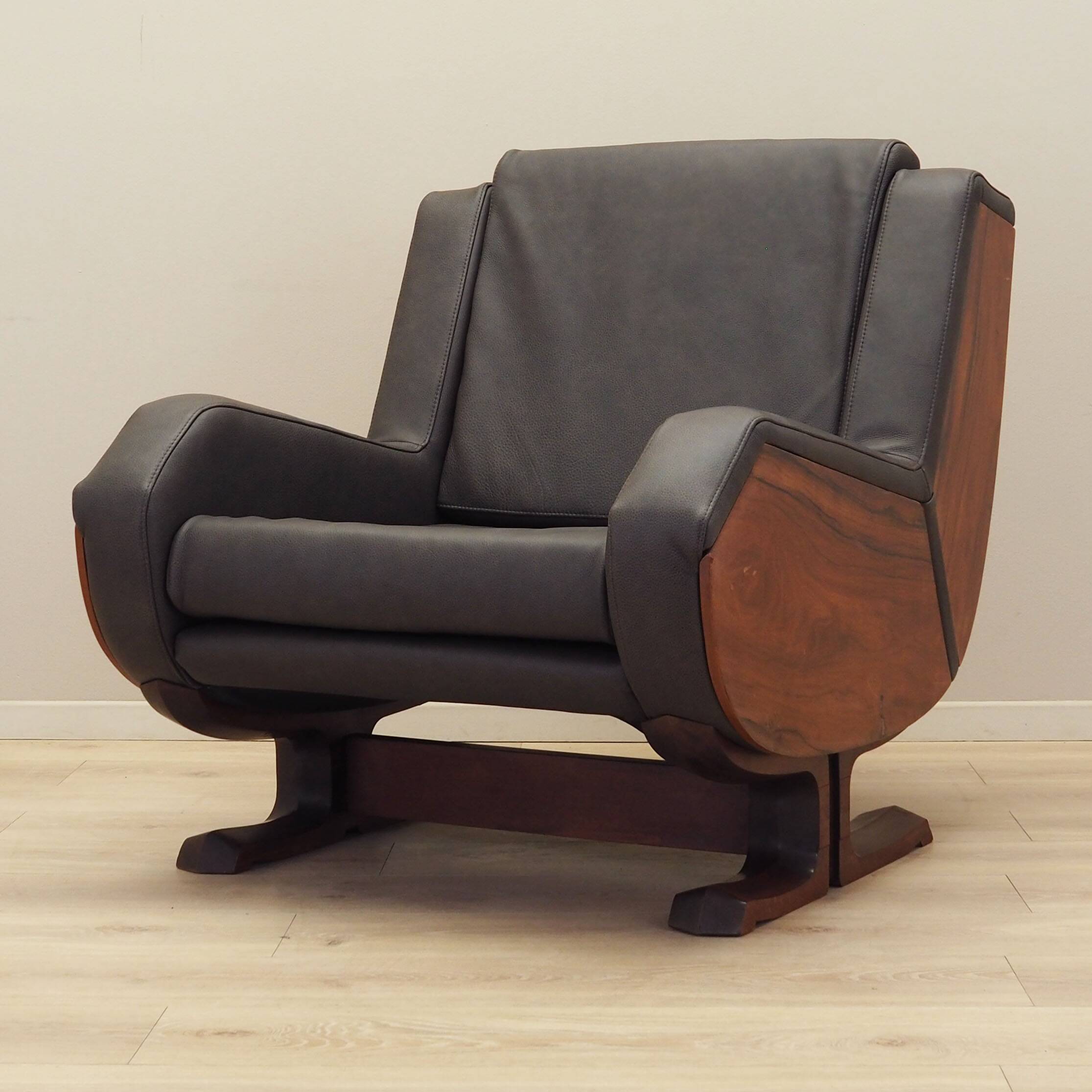 Leather armchair, Italian design, 1970s, production: Italy