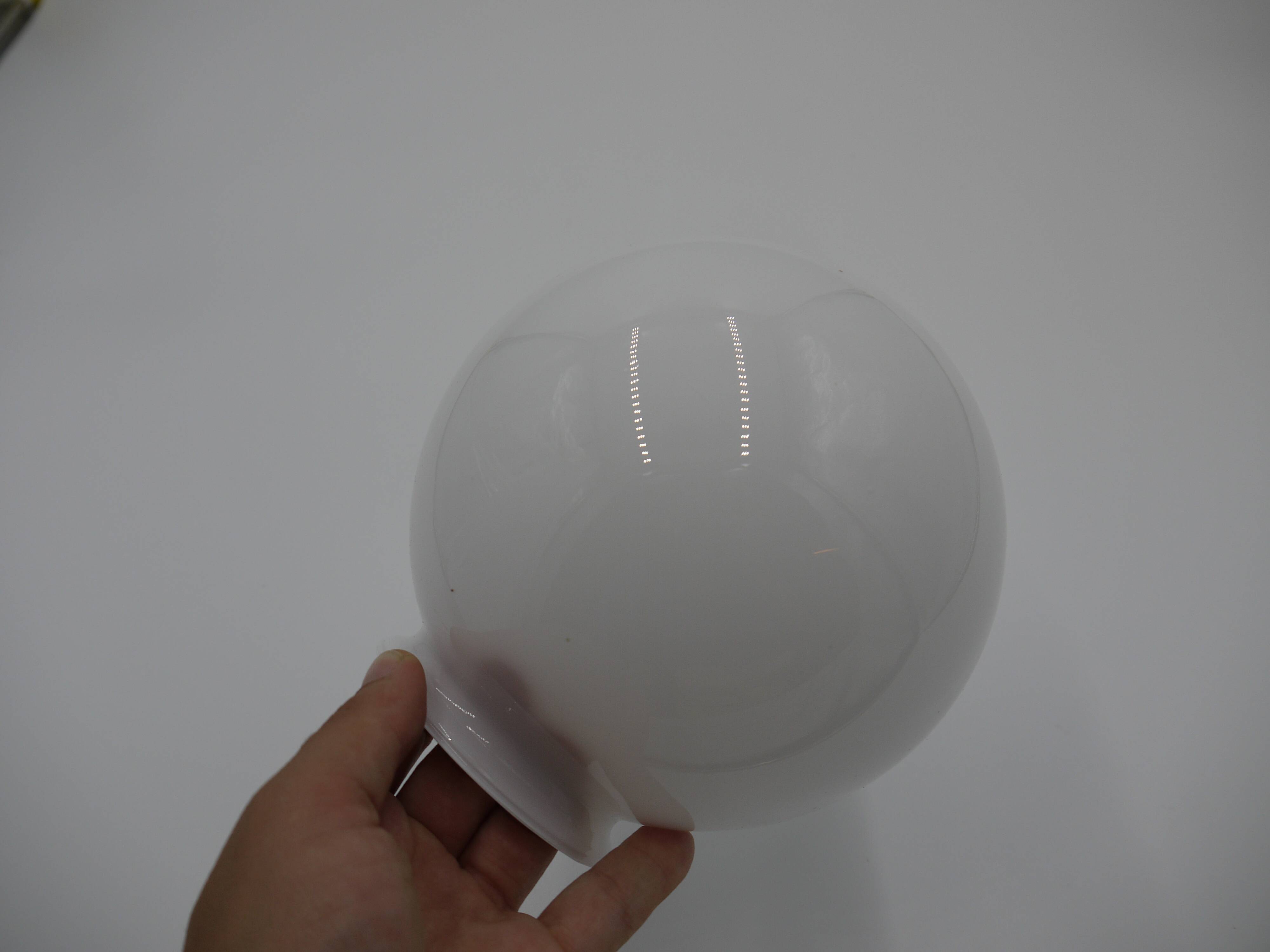 White glass globe ø15cm